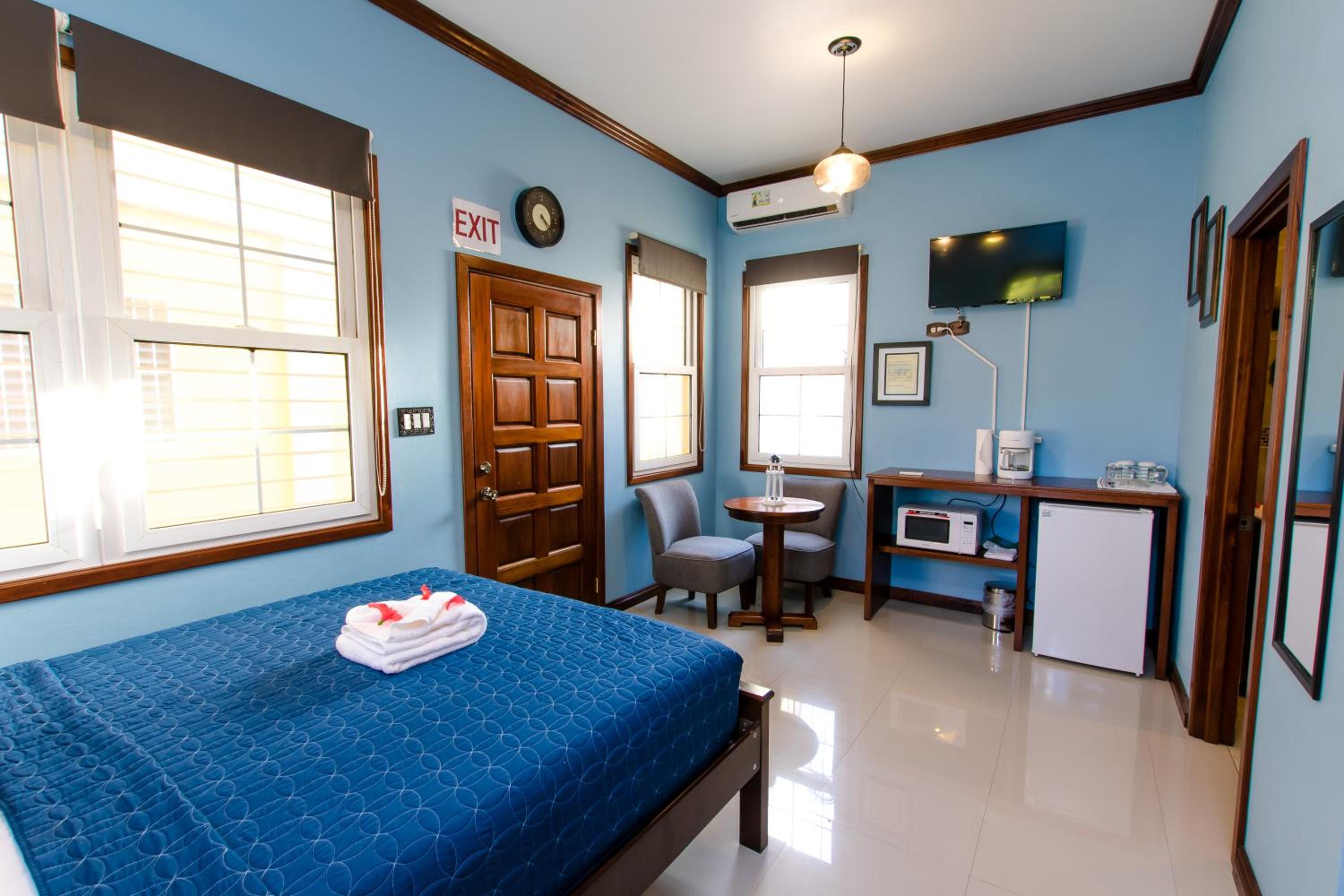 Studio Apartment photo 3