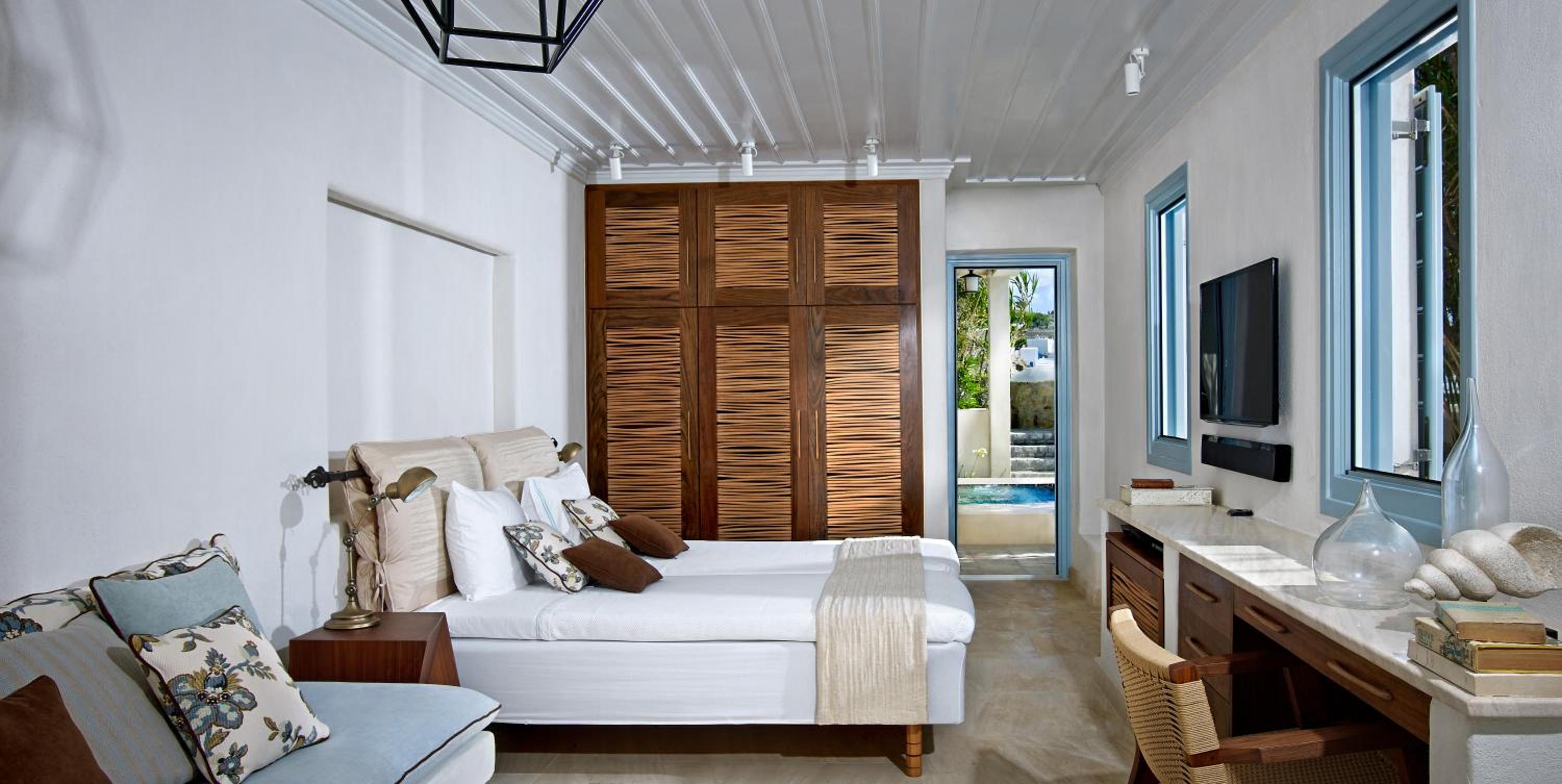 Waterfront Suite with Private Whirlpool (1148 feet from the main hotel)