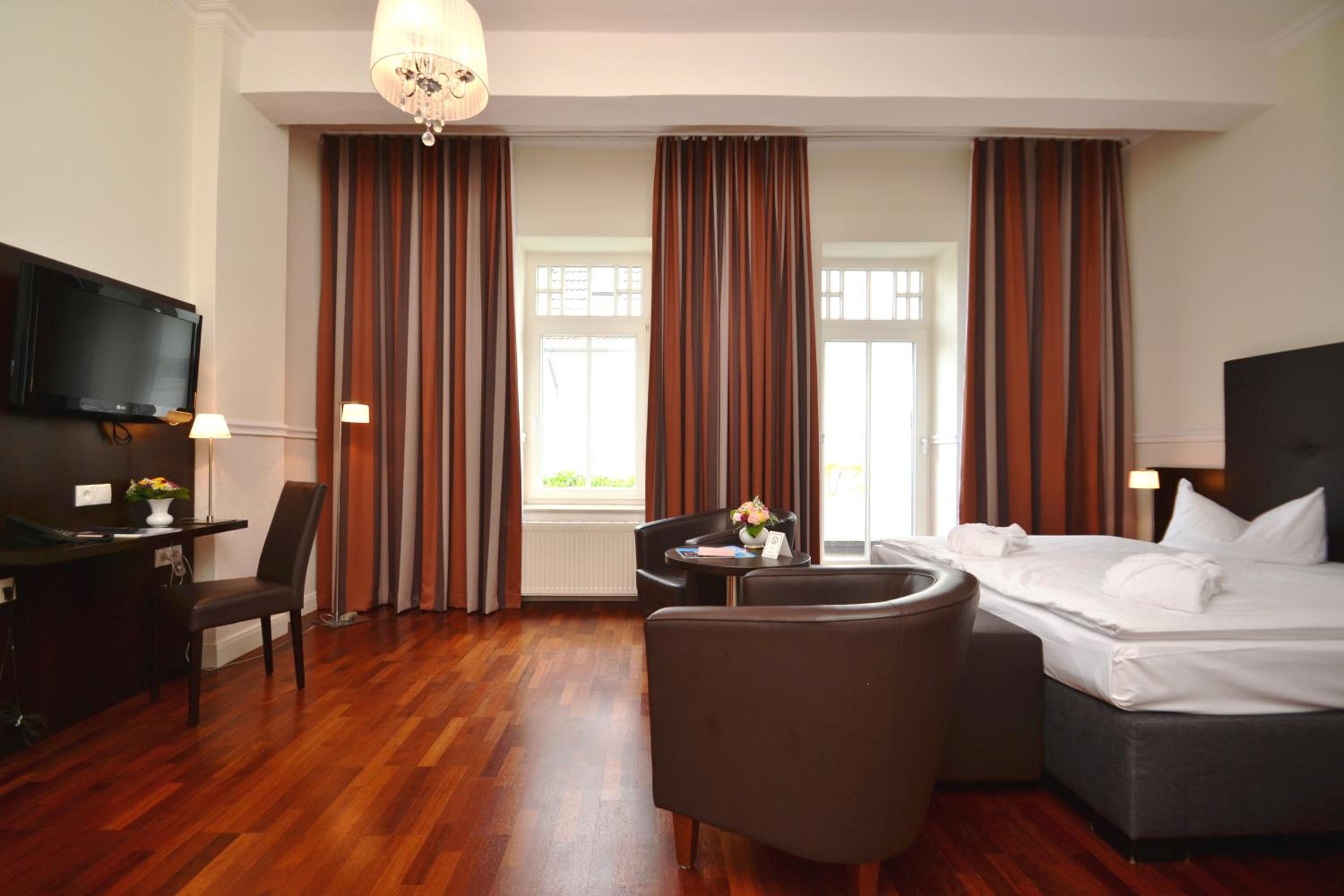 Double Room with Partial Sea View - Photo 2