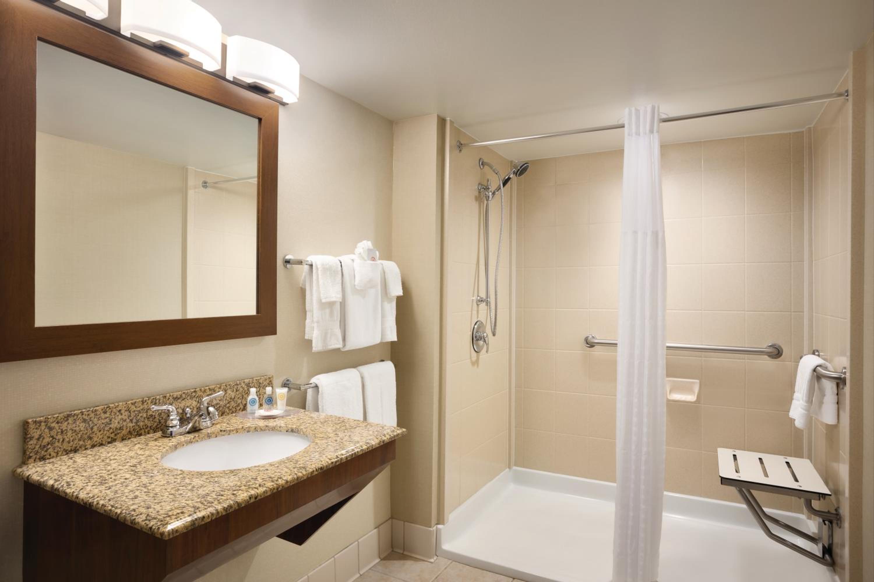 King Room - Accessible/Non-Smoking - Photo 2