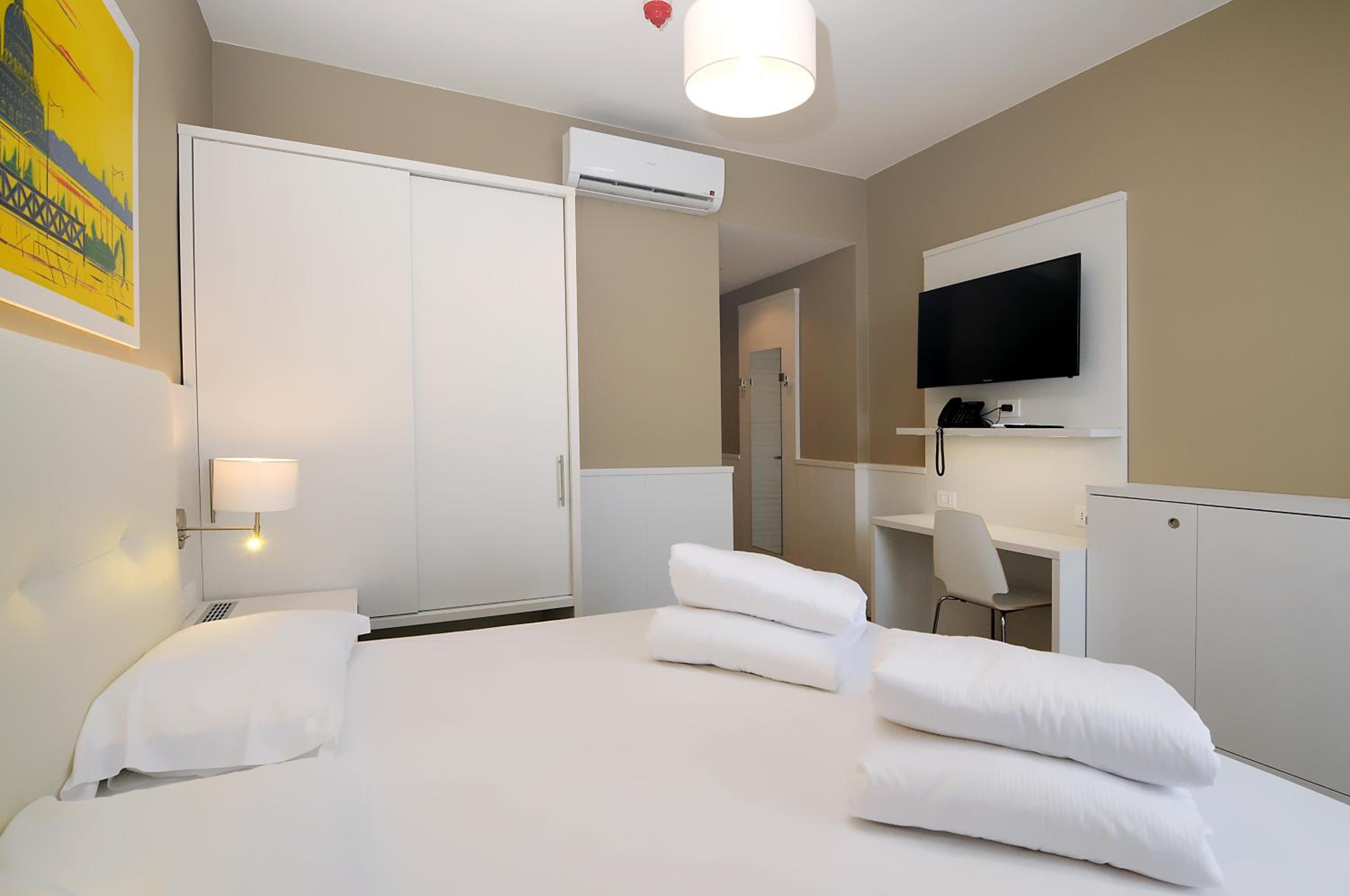 Triple Room with Balcony - Photo 6