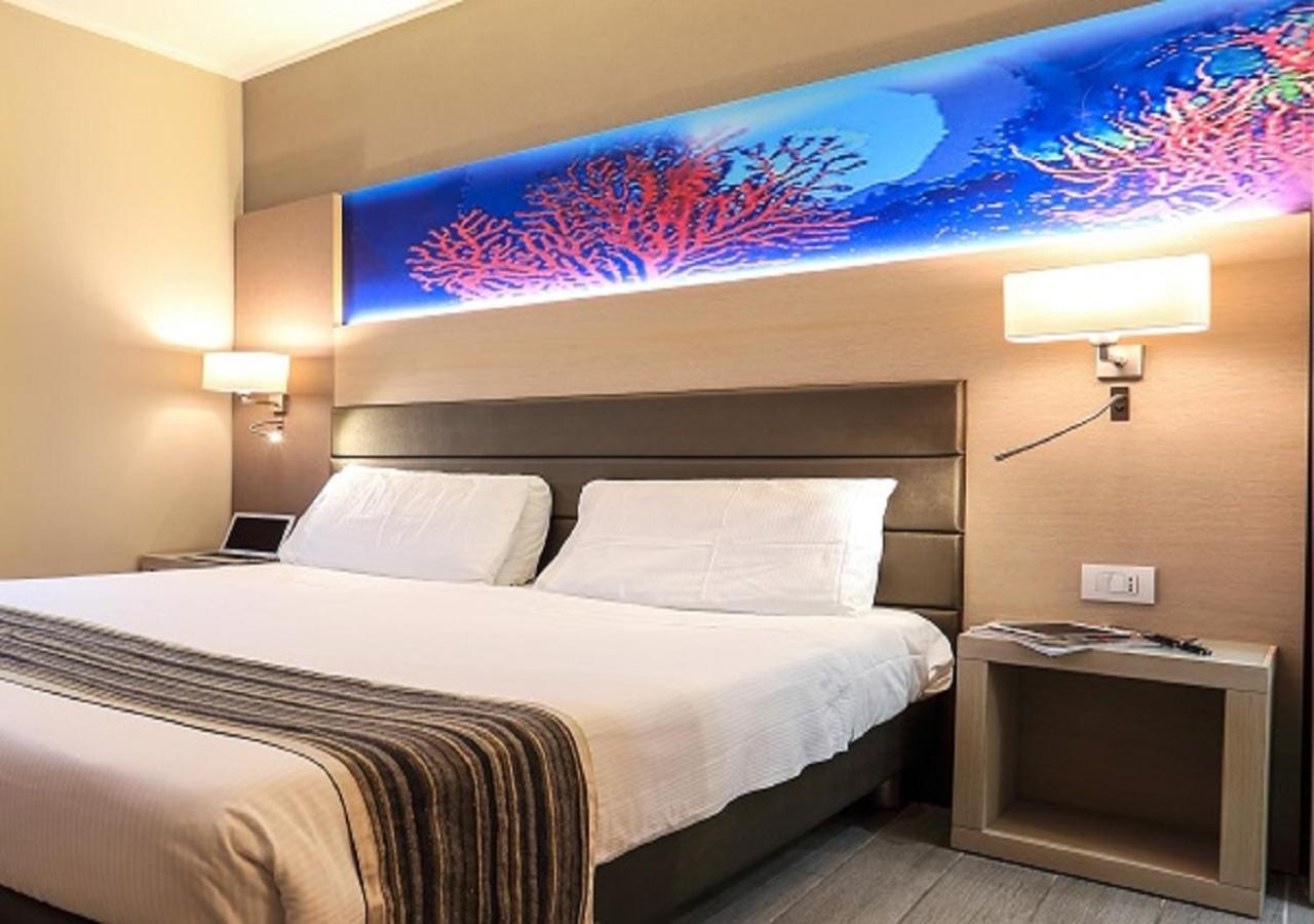 Double or Twin Room with Balcony - Photo 1
