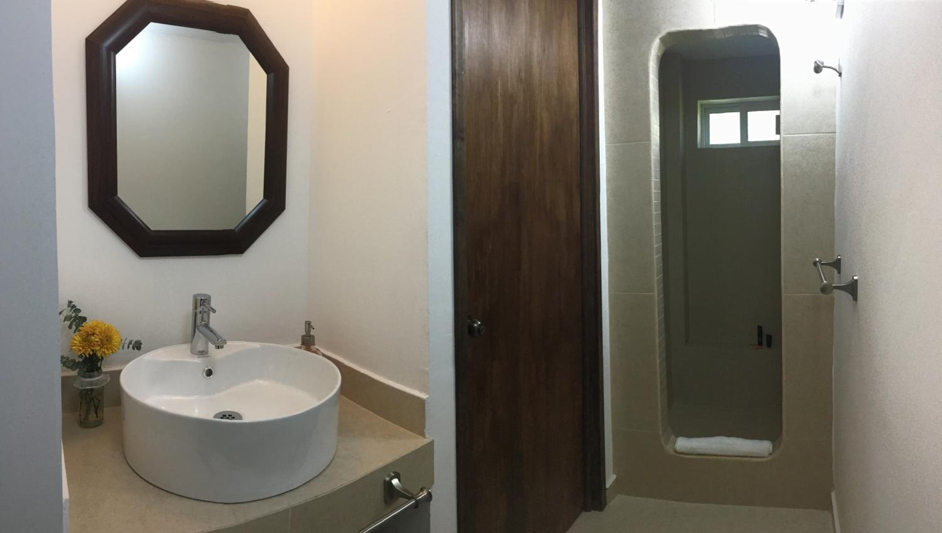 Deluxe King Suite photo 3