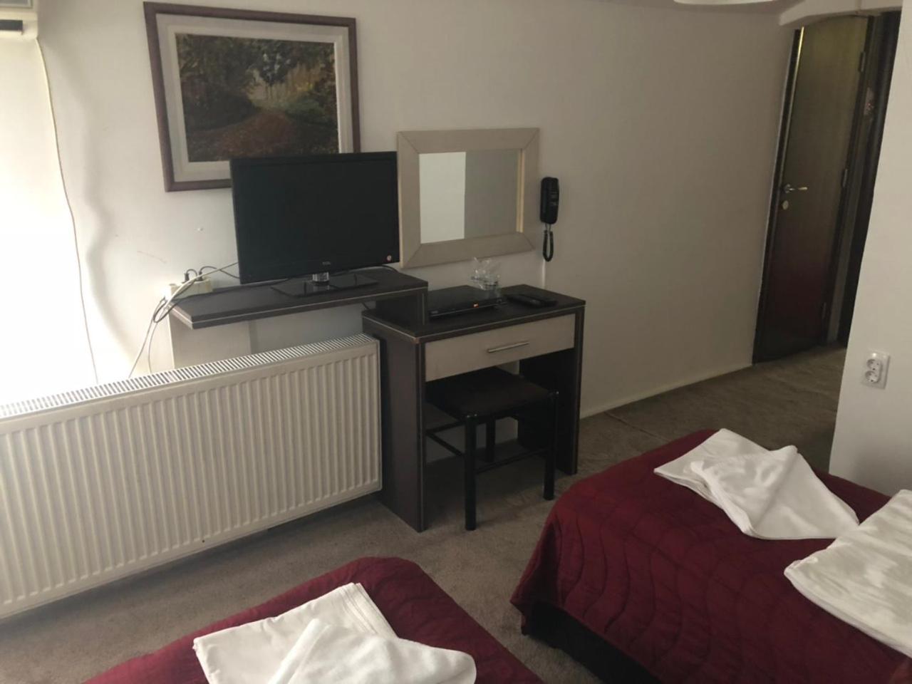 Double or Twin Room - Photo 8