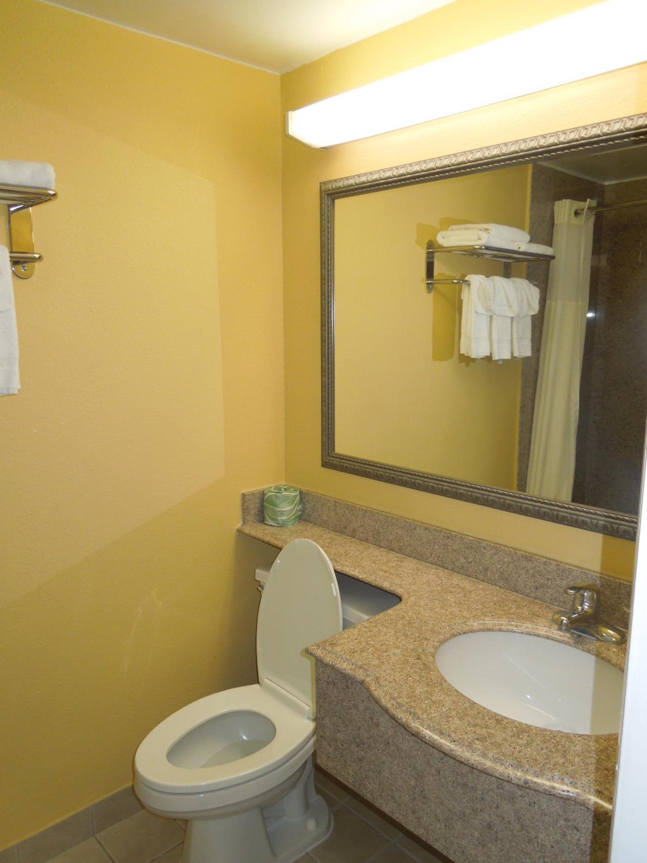 Queen Room photo 3