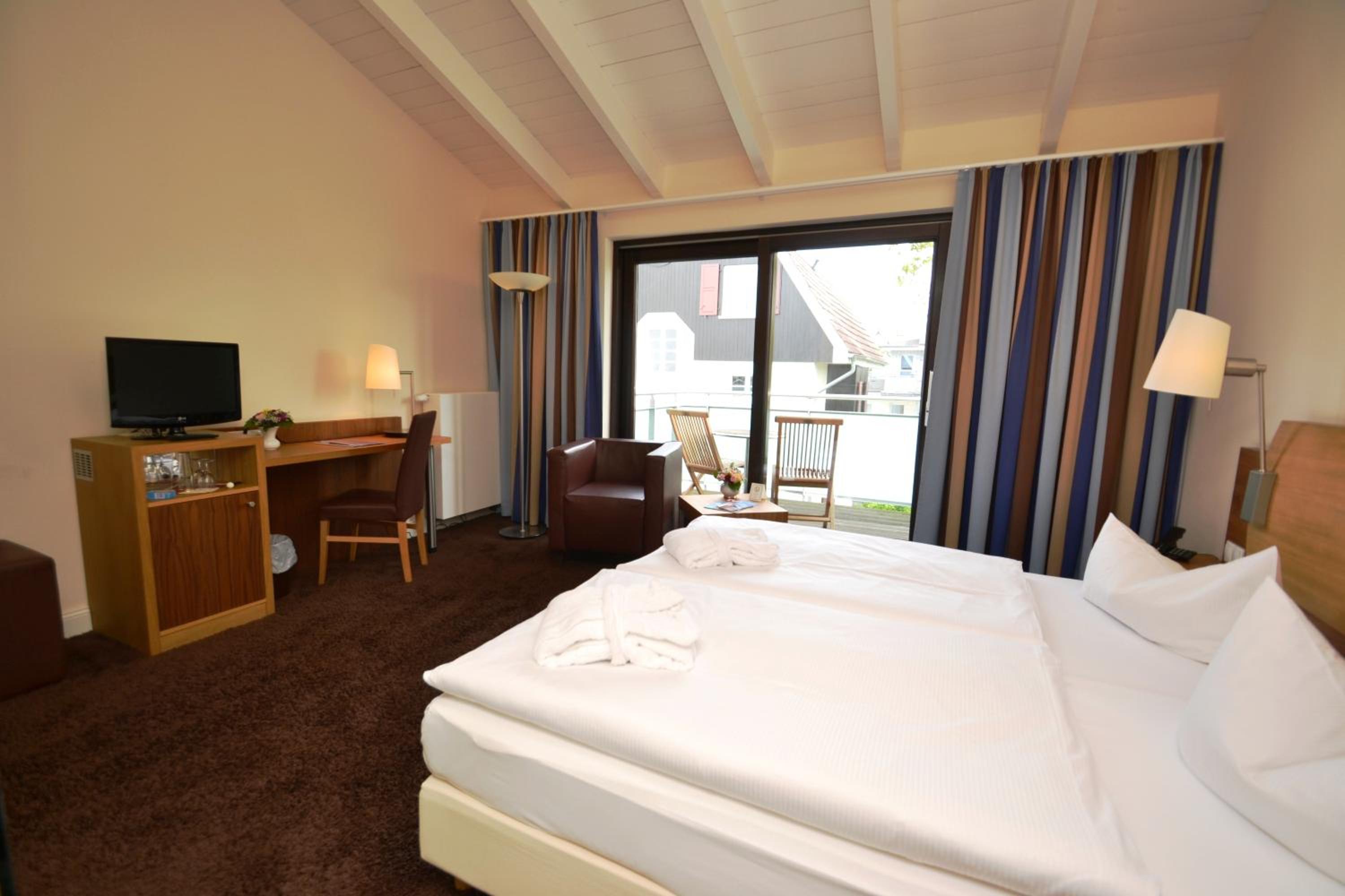 Double Room with Partial Sea View - Photo 7