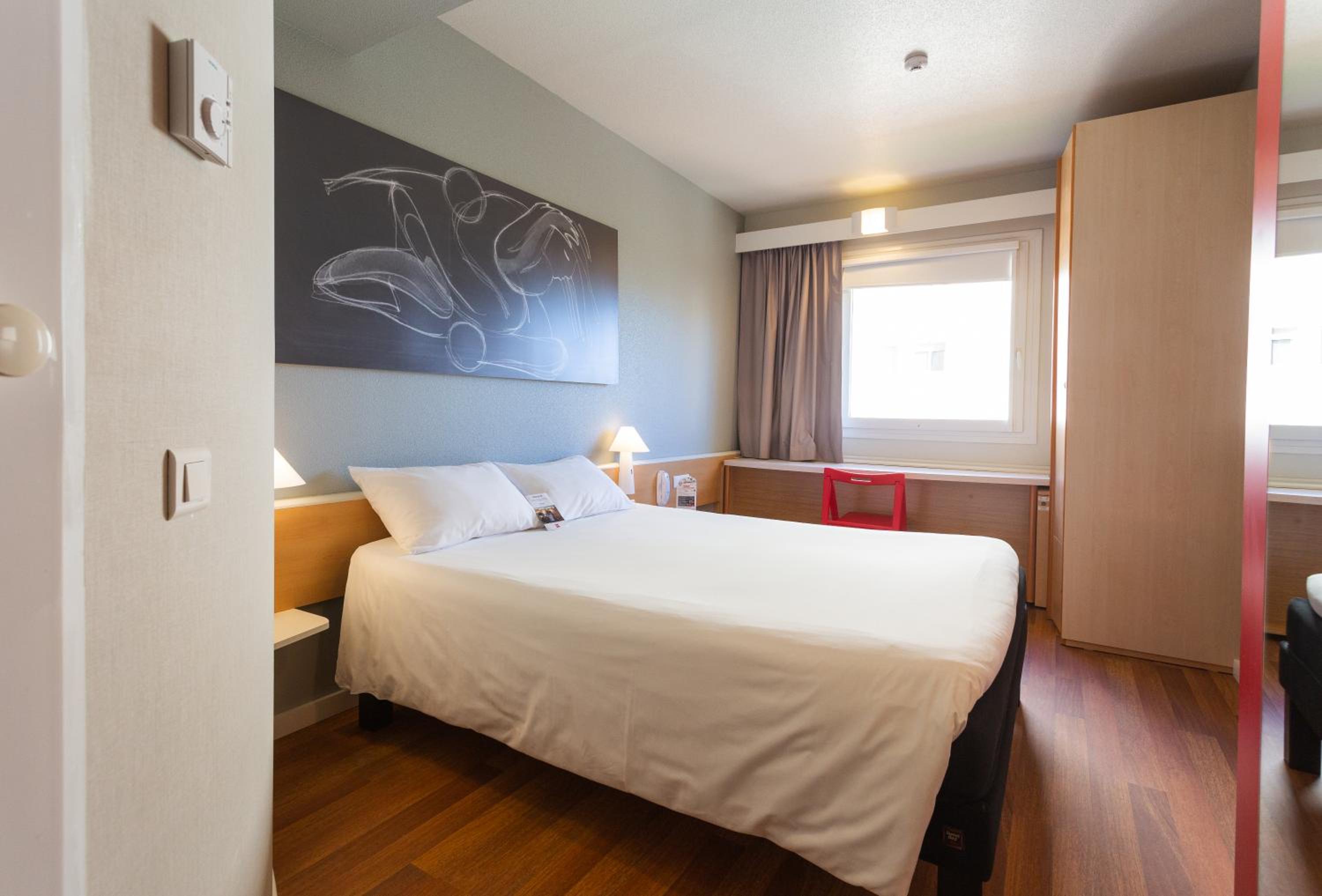 Standard Double Room - Photo 8