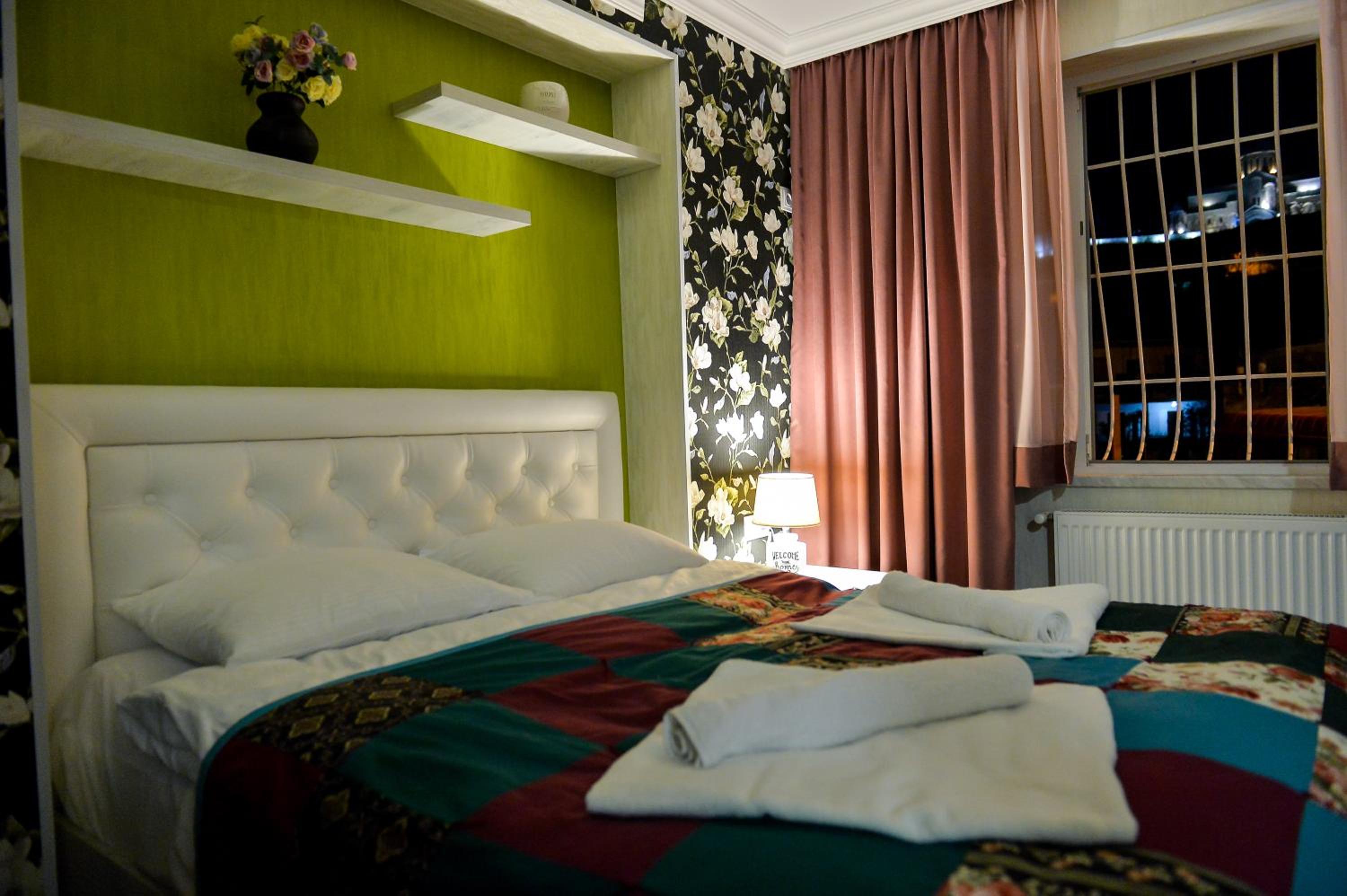 Large Double Room photo 2