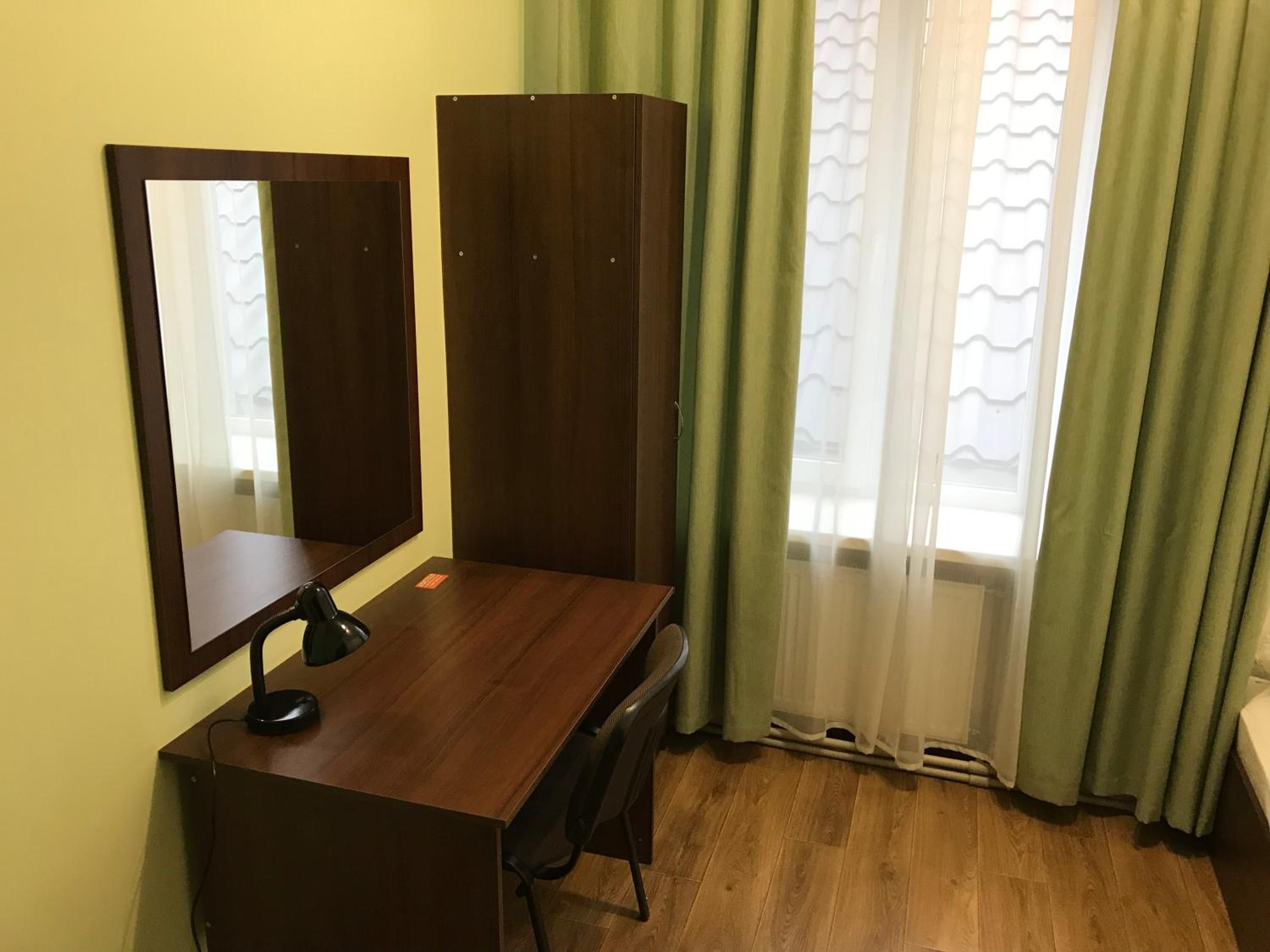 Single Room with Shared Shower and Toilet photo 2