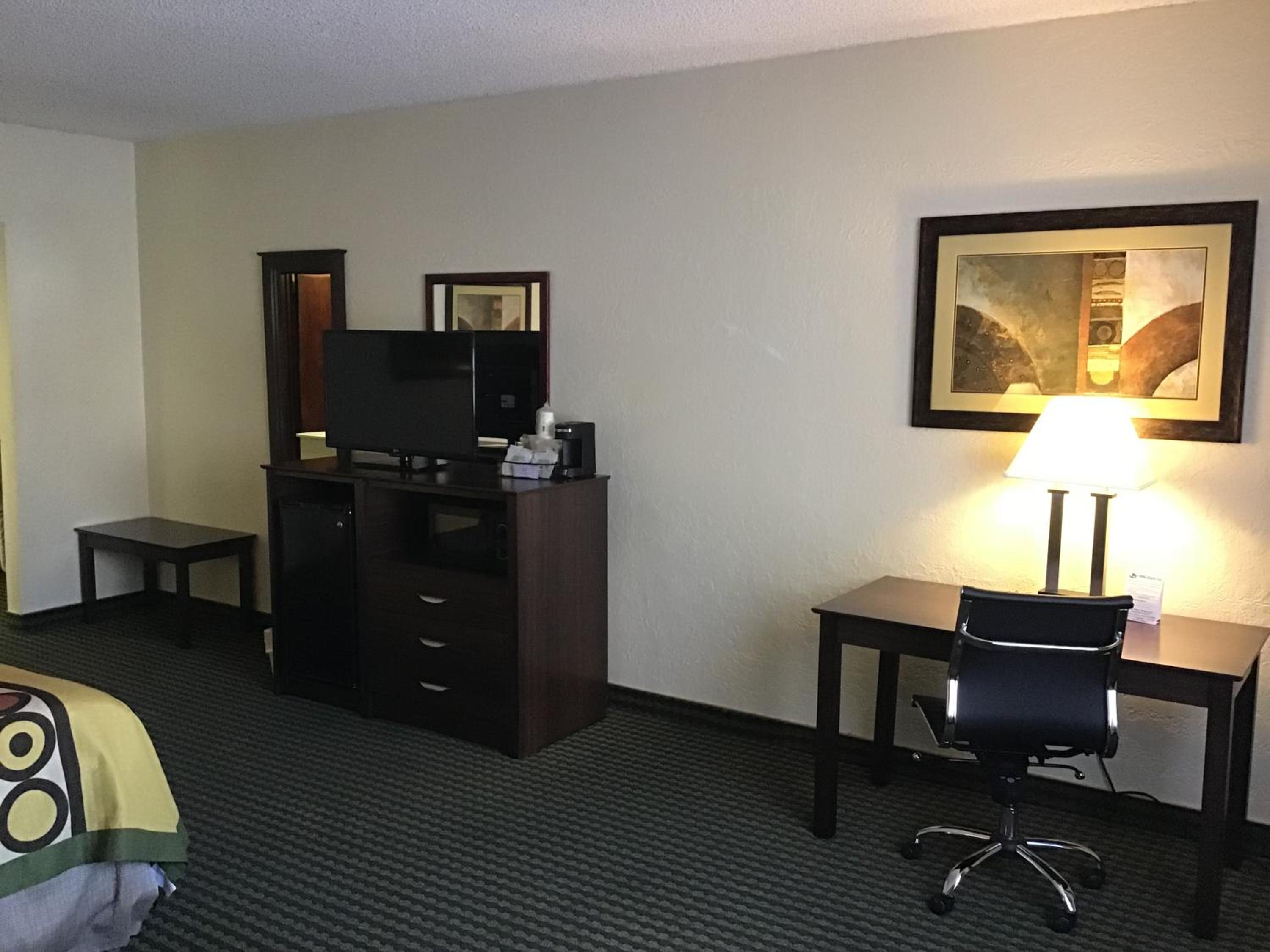King Room - Non-Smoking - Photo 9