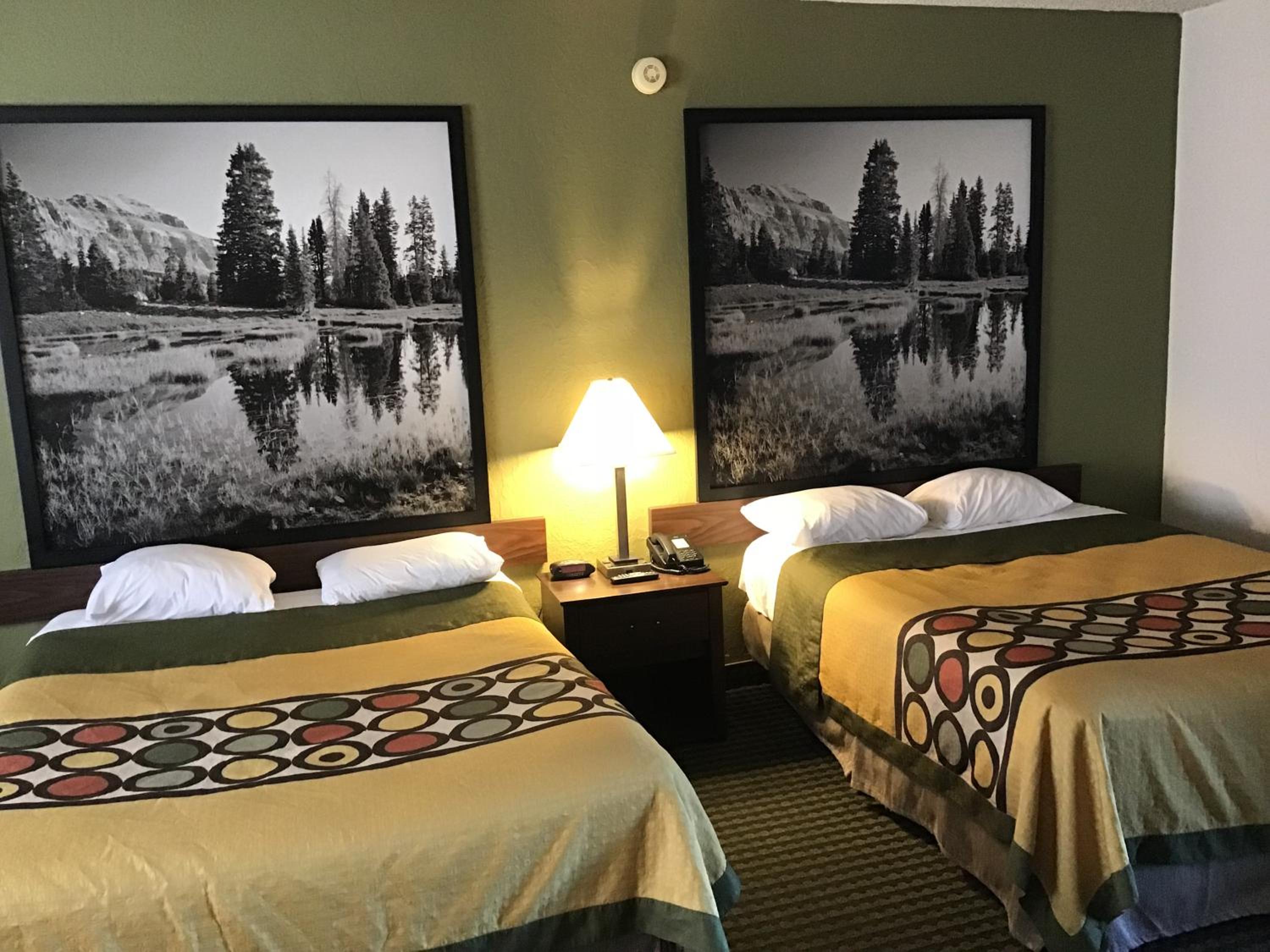 Queen Room with Two Queen Beds - Non-Smoking - Photo 1