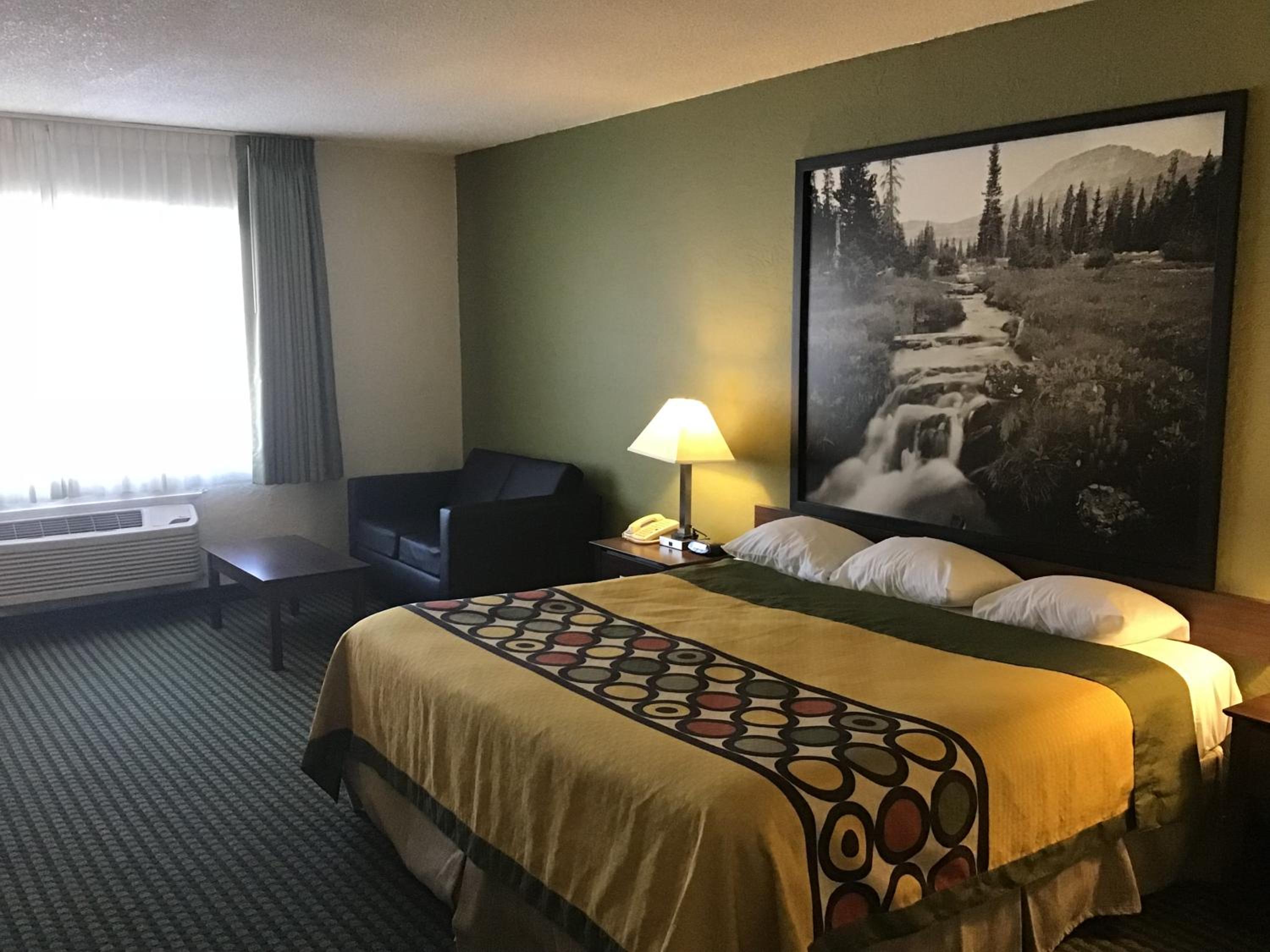 King Room - Non-Smoking - Photo 8