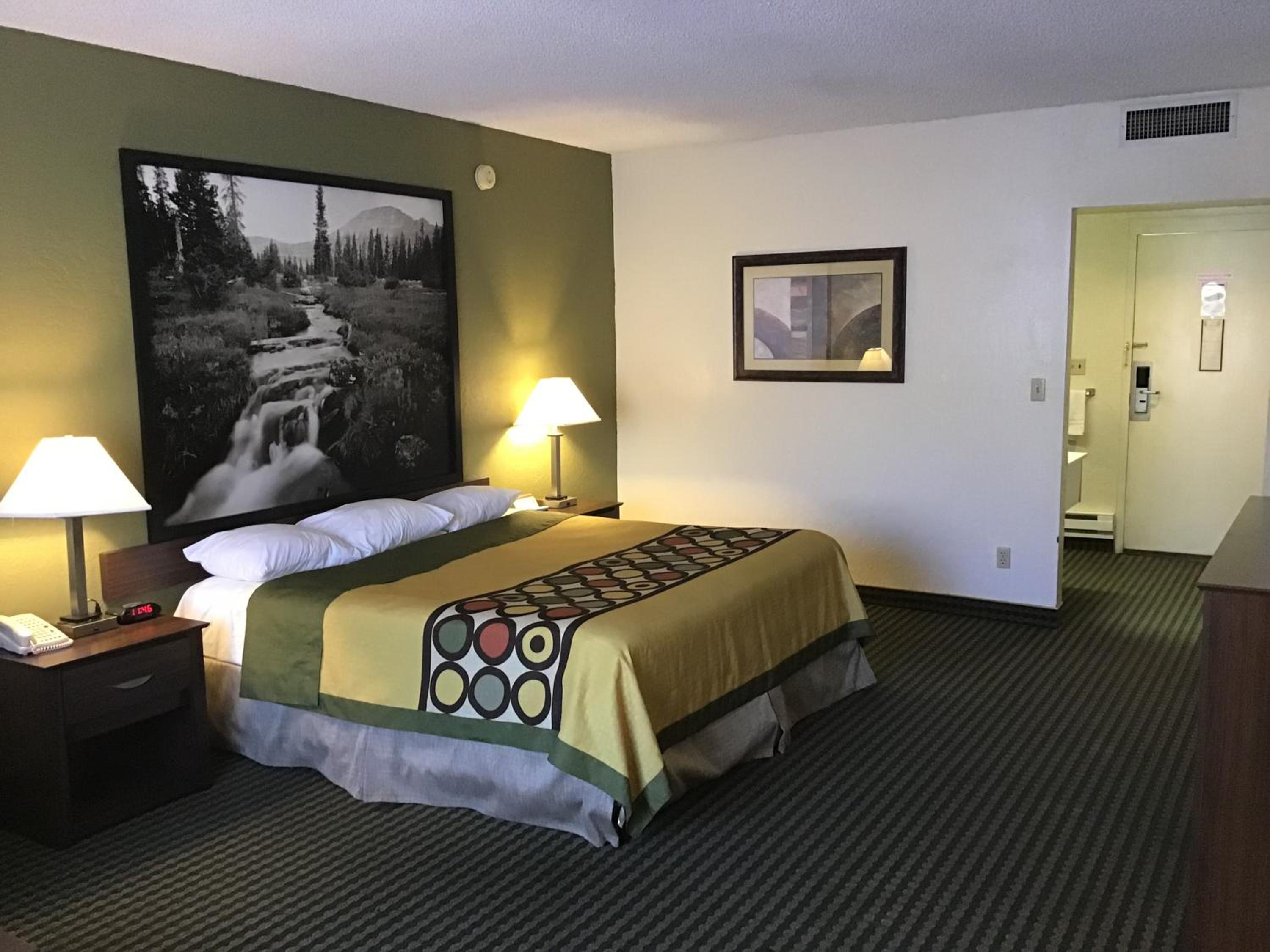 King Room - Non-Smoking - Photo 1