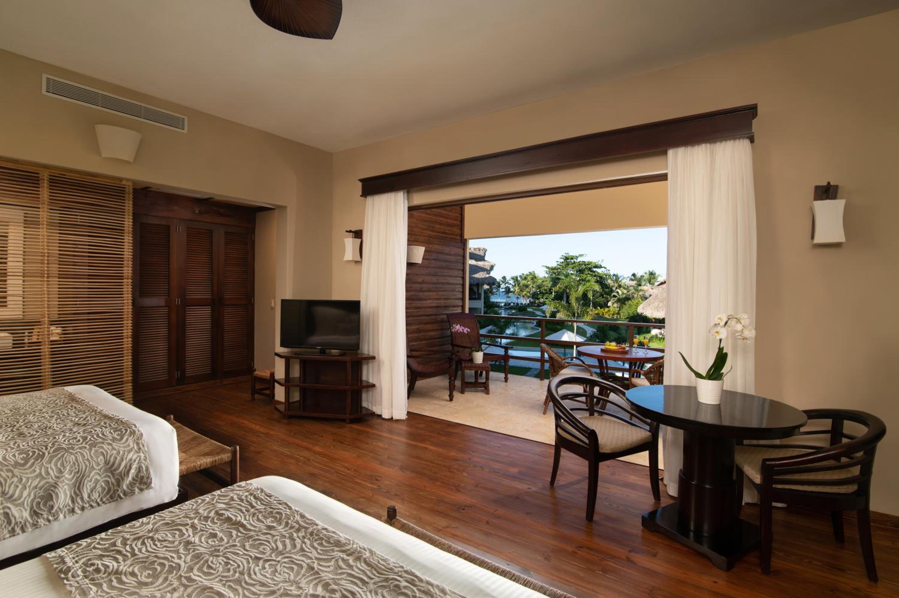Junior Suite Pool View Triple