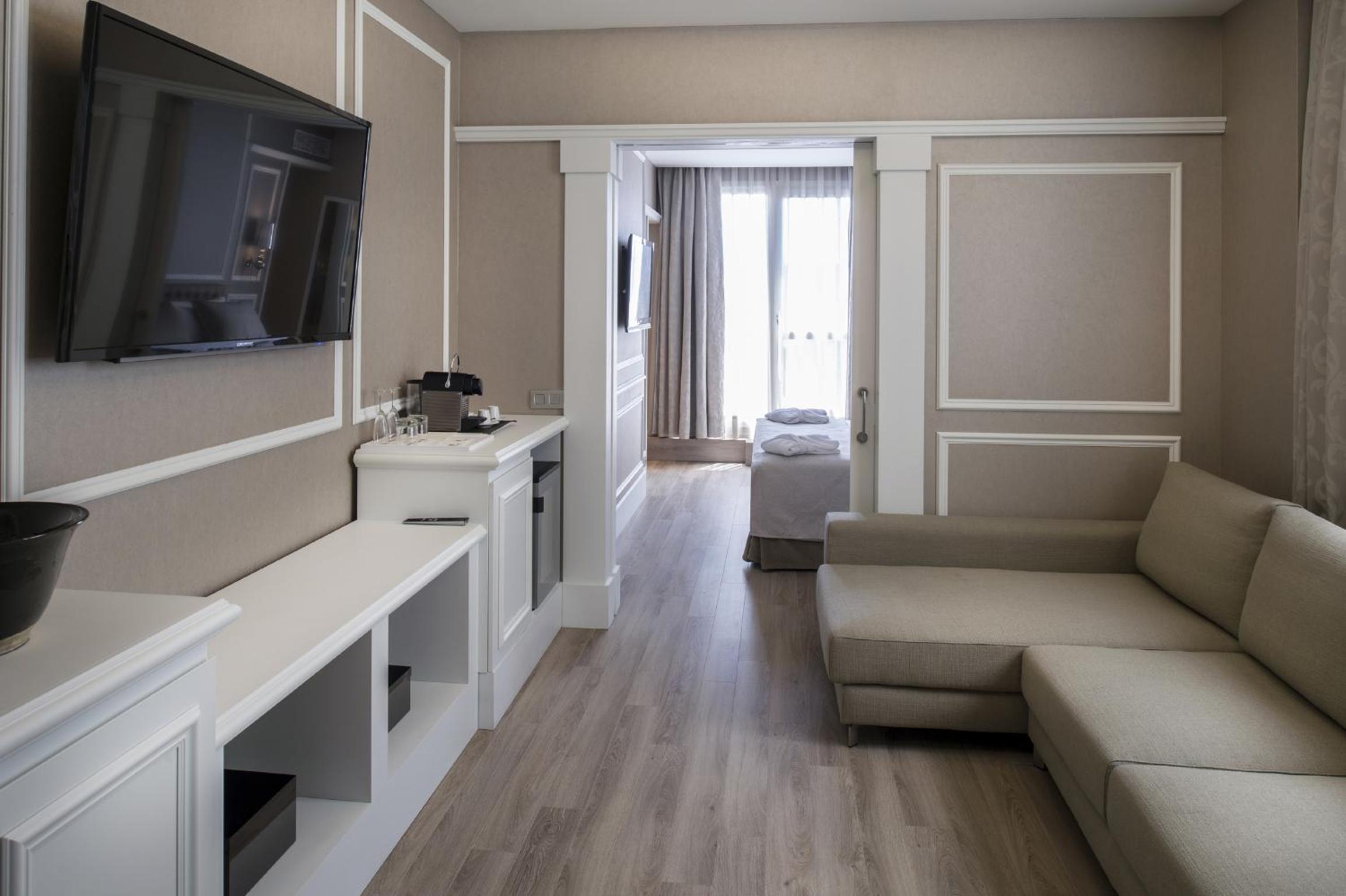Suite with Private Pool photo 3