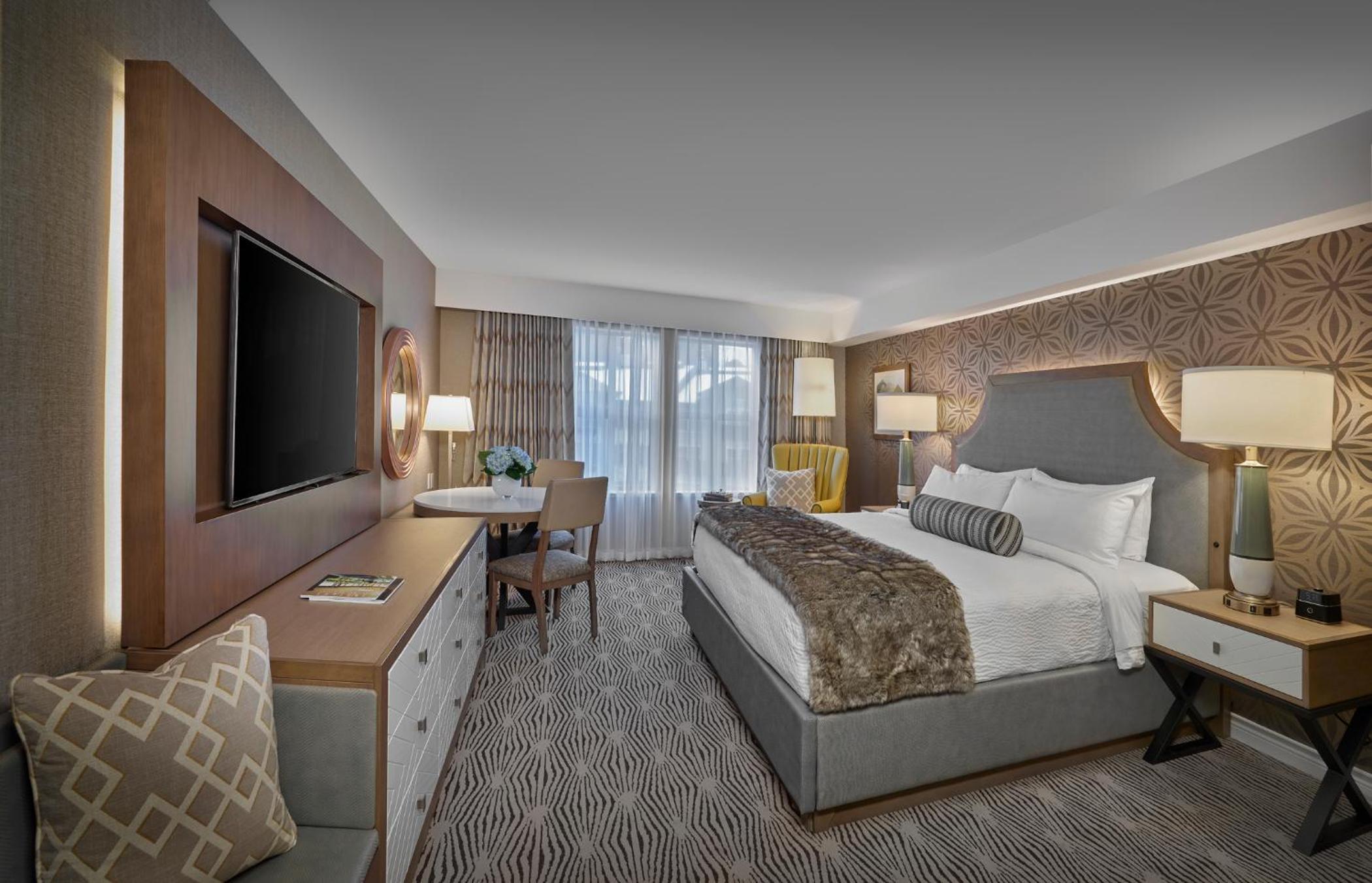 Deluxe Room with One King Bed - Photo 1