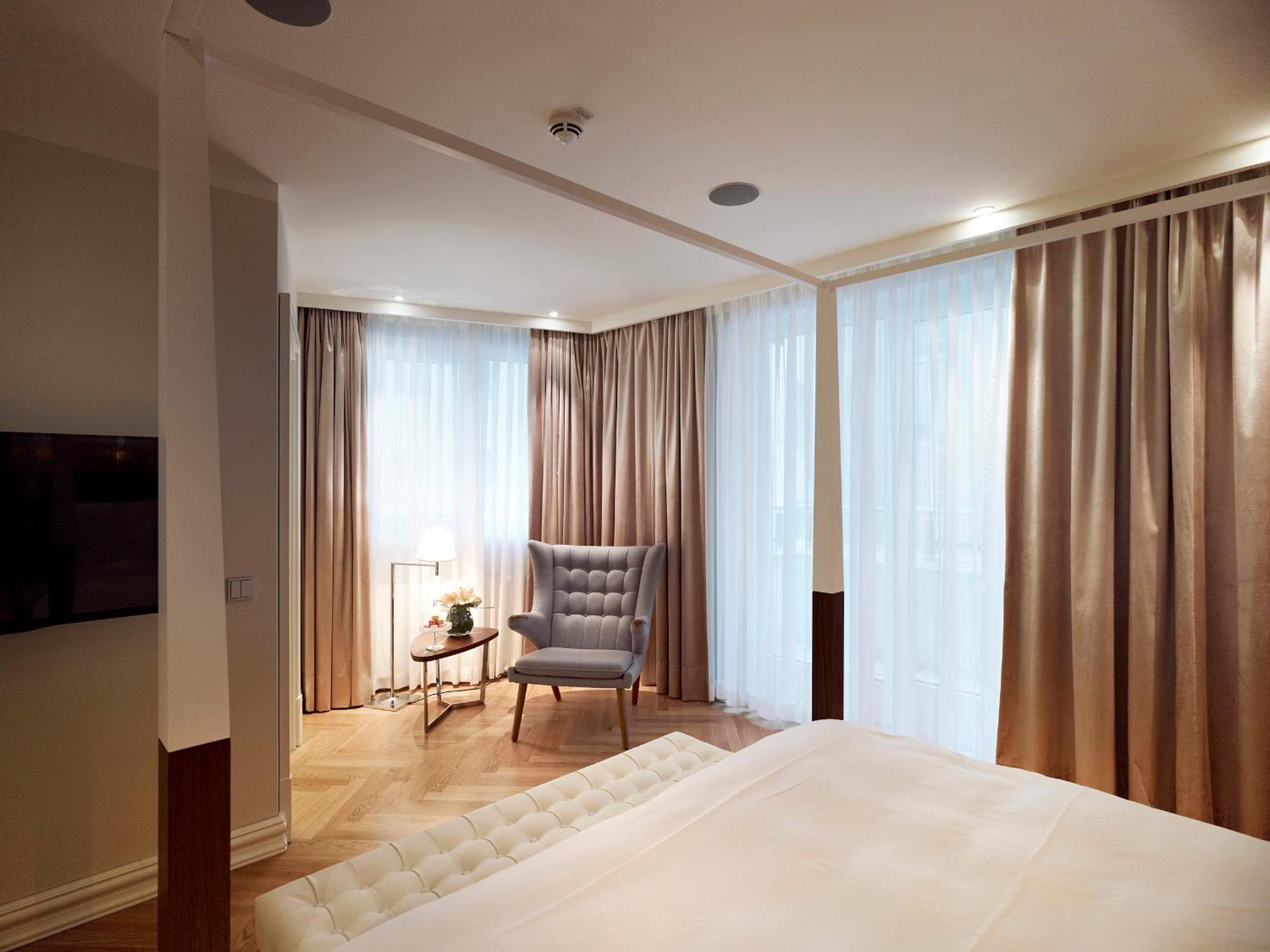 Luxury Double Room with Balcony photo 2