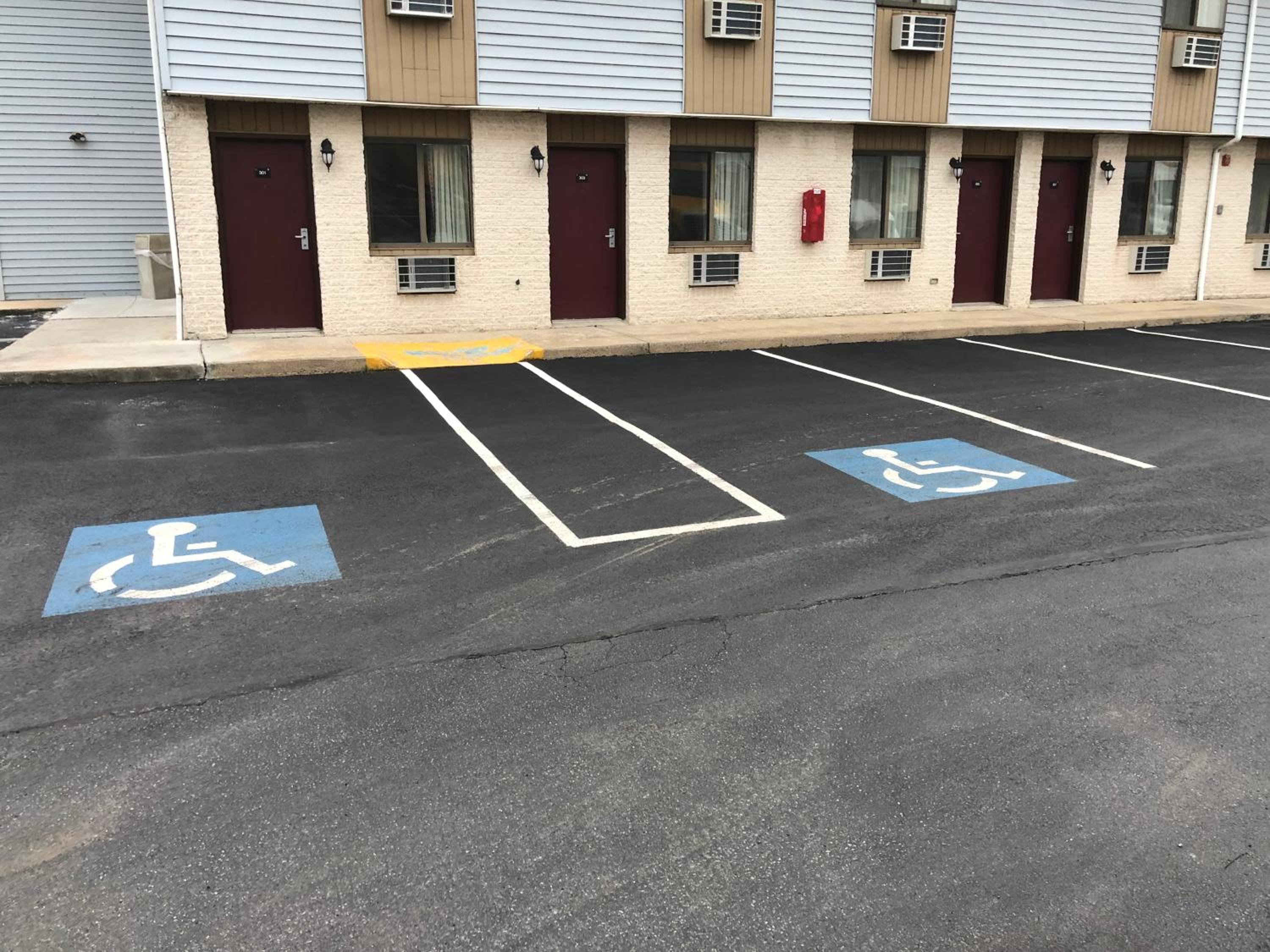 Queen Room - Disability Access - Non-Smoking - Photo 1