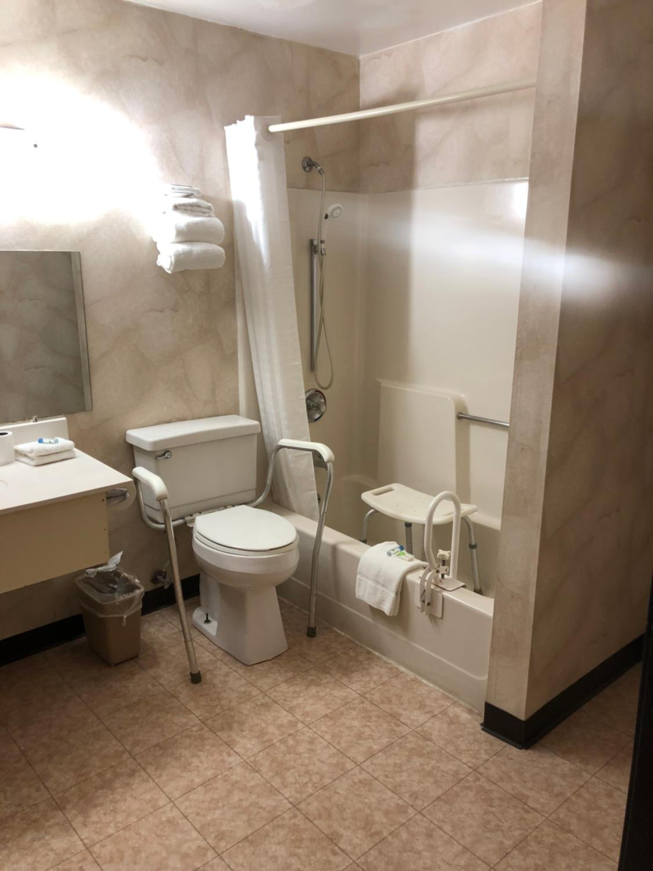 Queen Room - Disability Access - Non-Smoking - Photo 2
