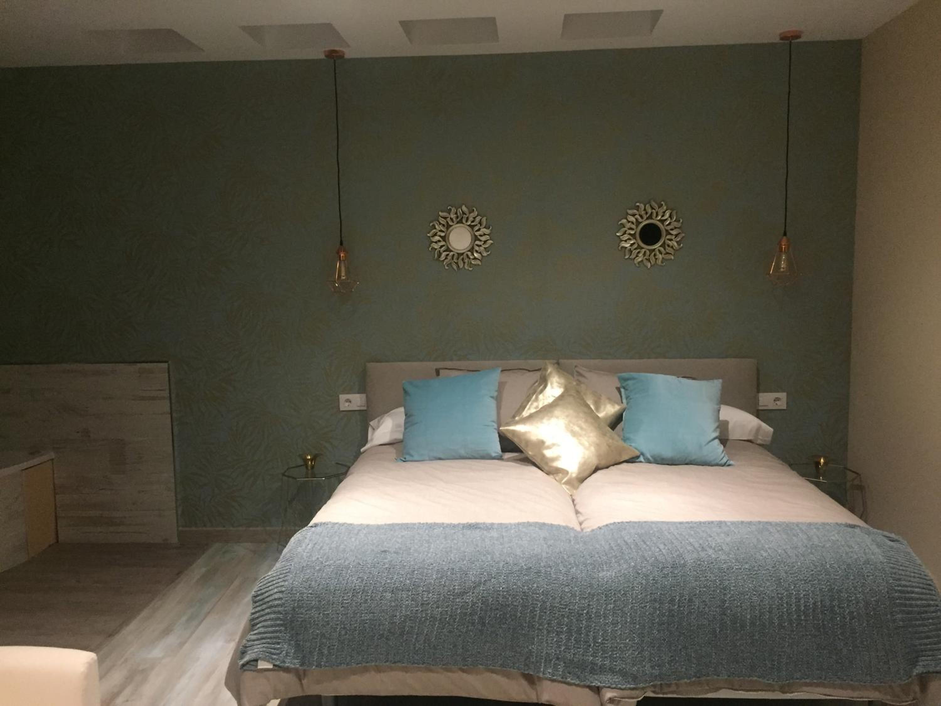 One-Bedroom Apartment - Photo 12