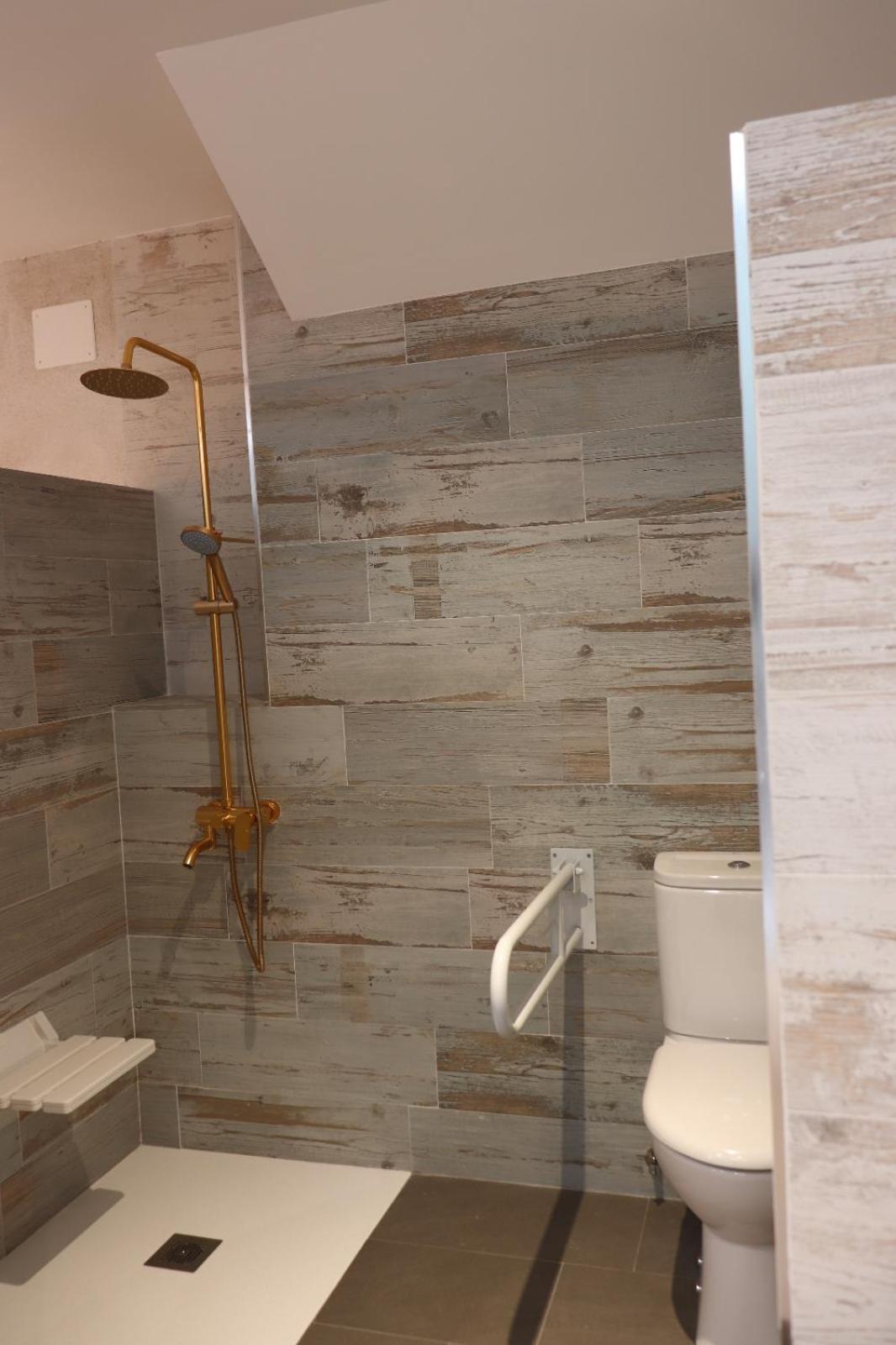 One-Bedroom Apartment - Photo 11