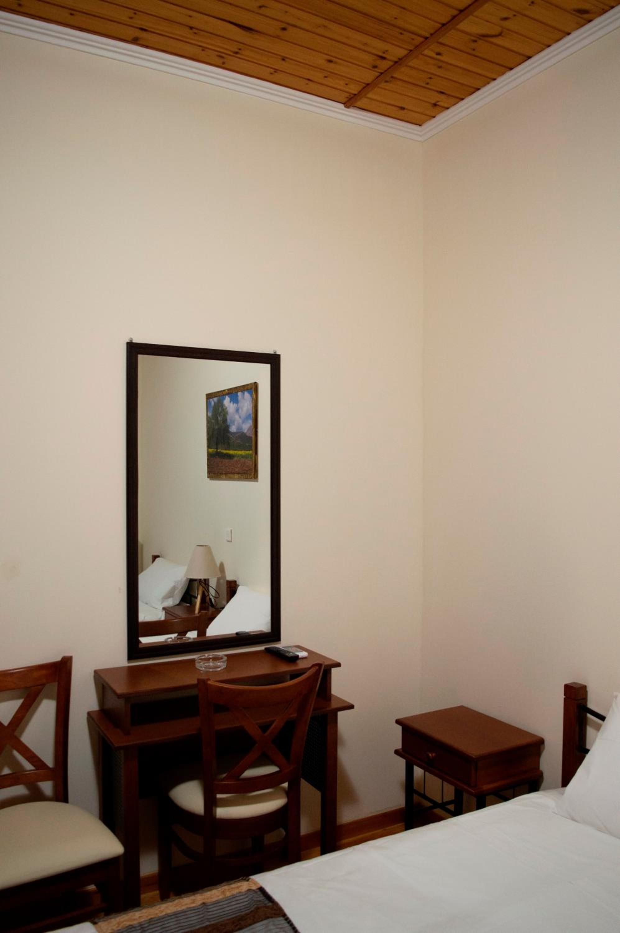 Twin Room with Garden View - Photo 2