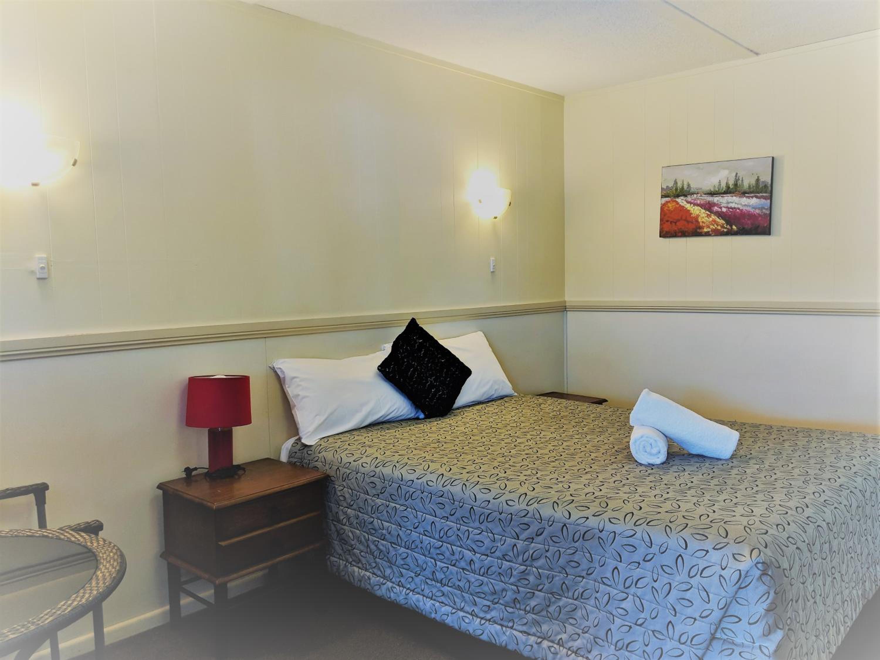 Traditional Queen Room - Photo 7