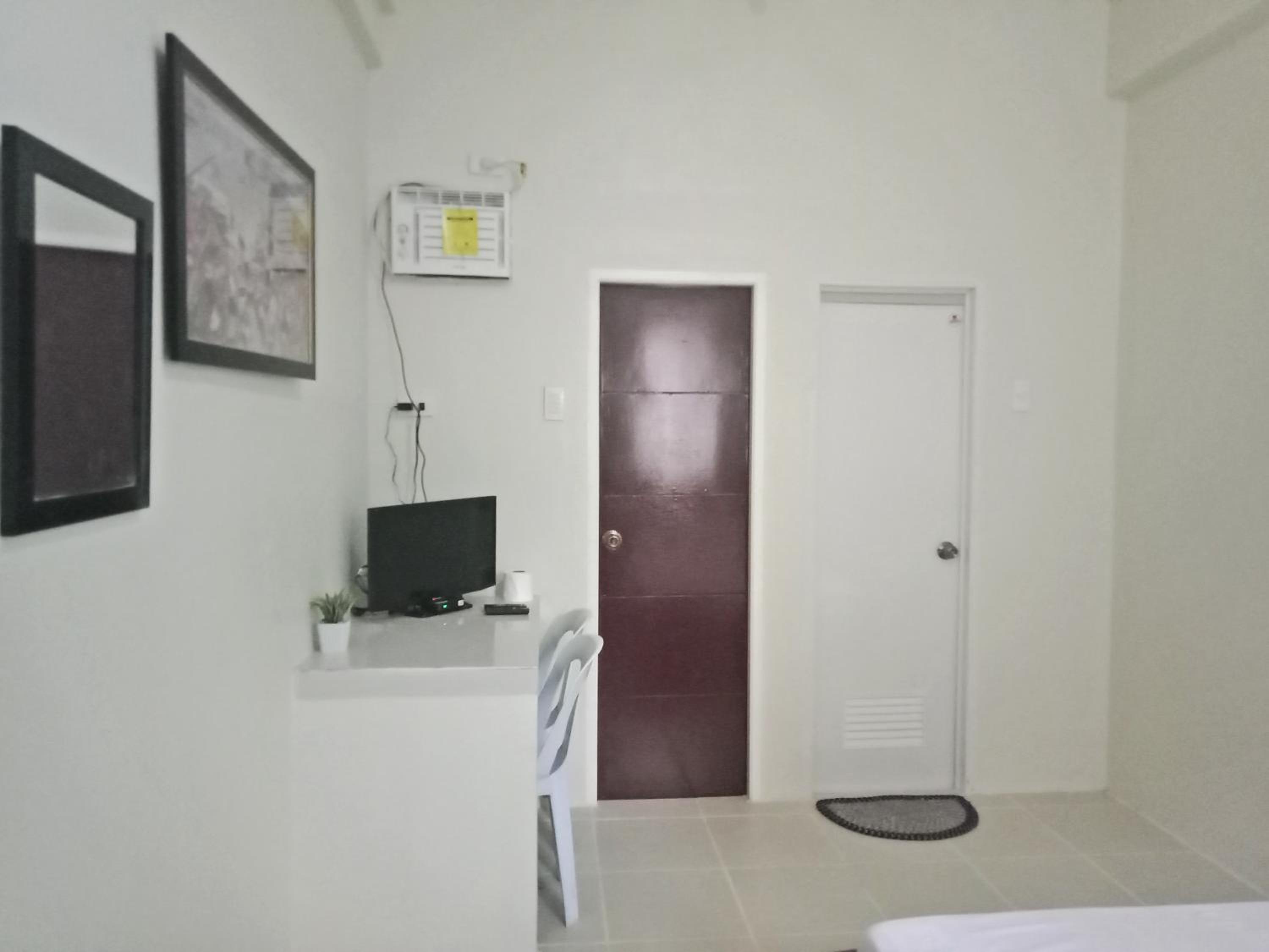 Standard Double Room - Photo 7