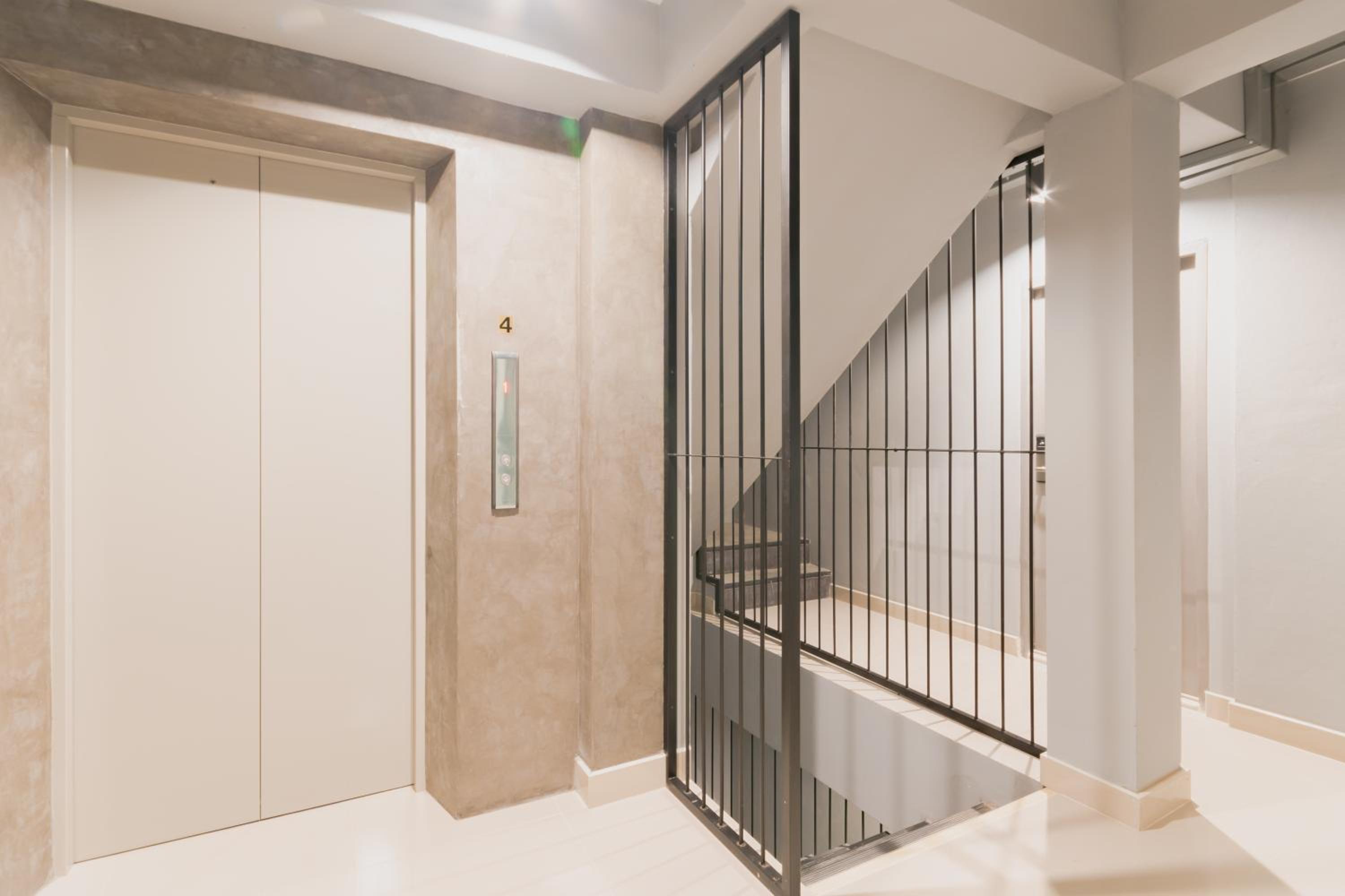 Twin Room with Balcony - Photo 32