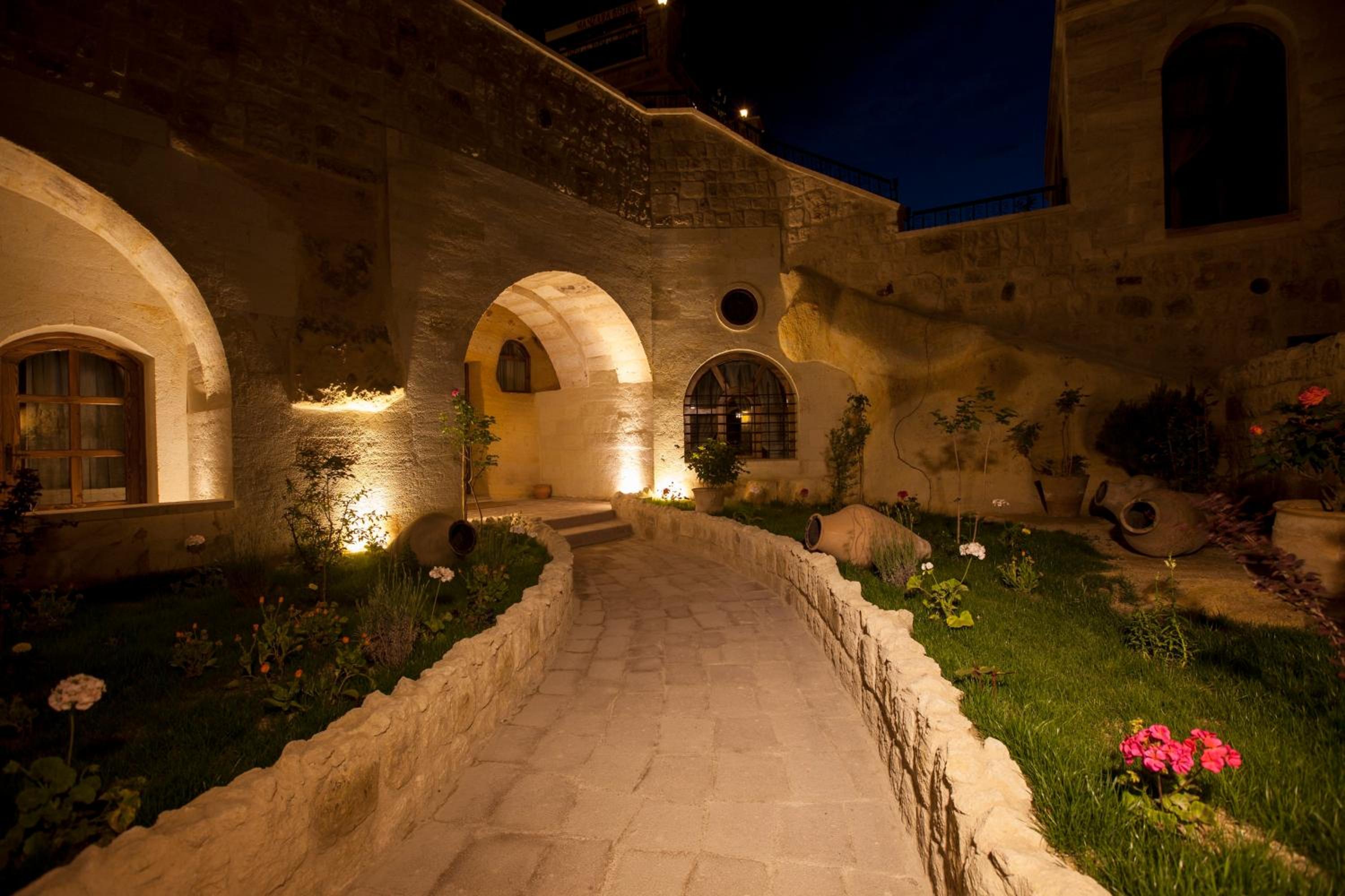 Royal Cave & Pool Suite - Photo 7