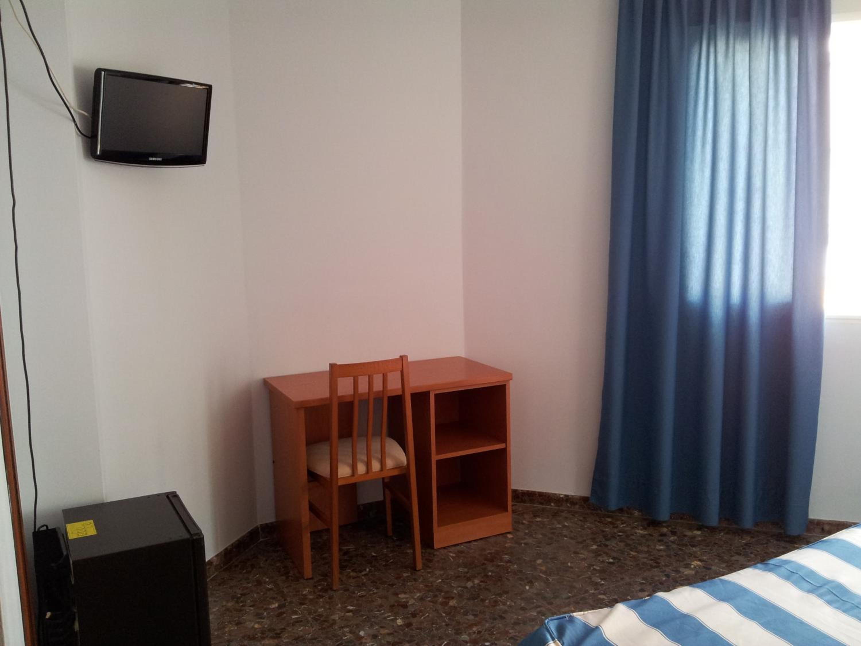 Double or Twin Room - Photo 4