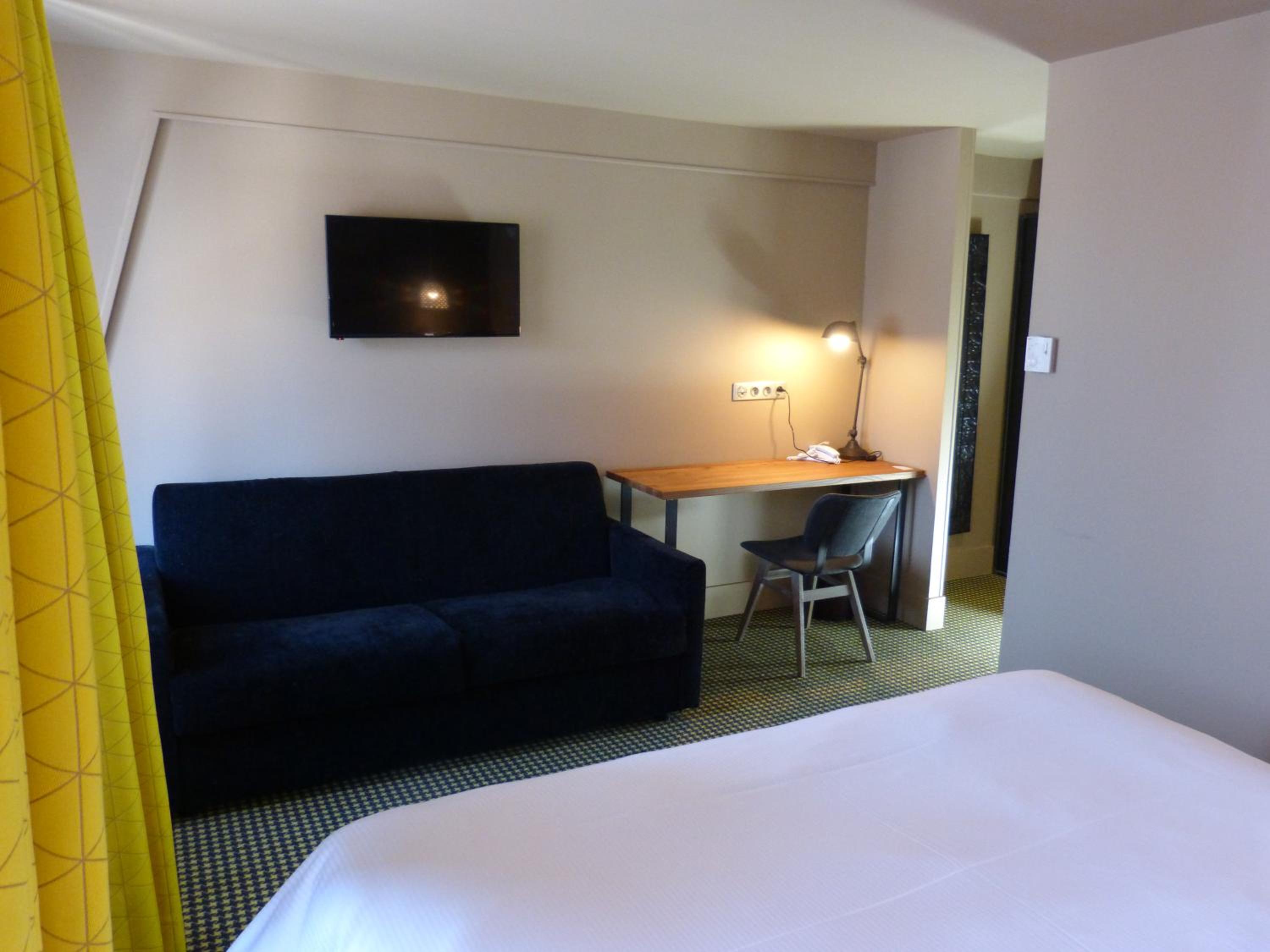 Superior King Room - Non-Smoking - Photo 9