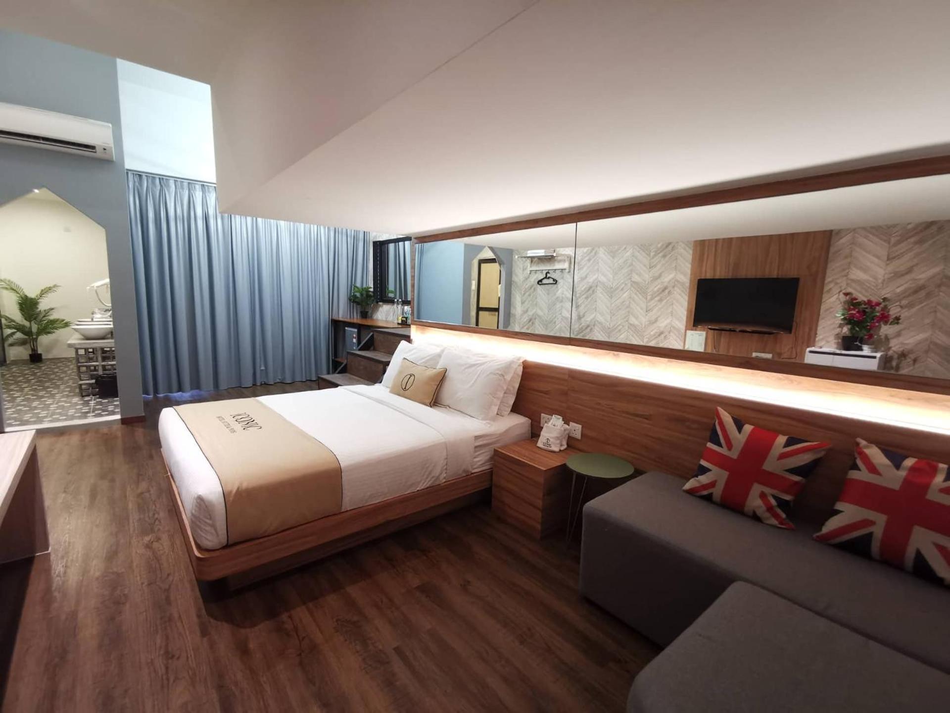 Deluxe Queen Room