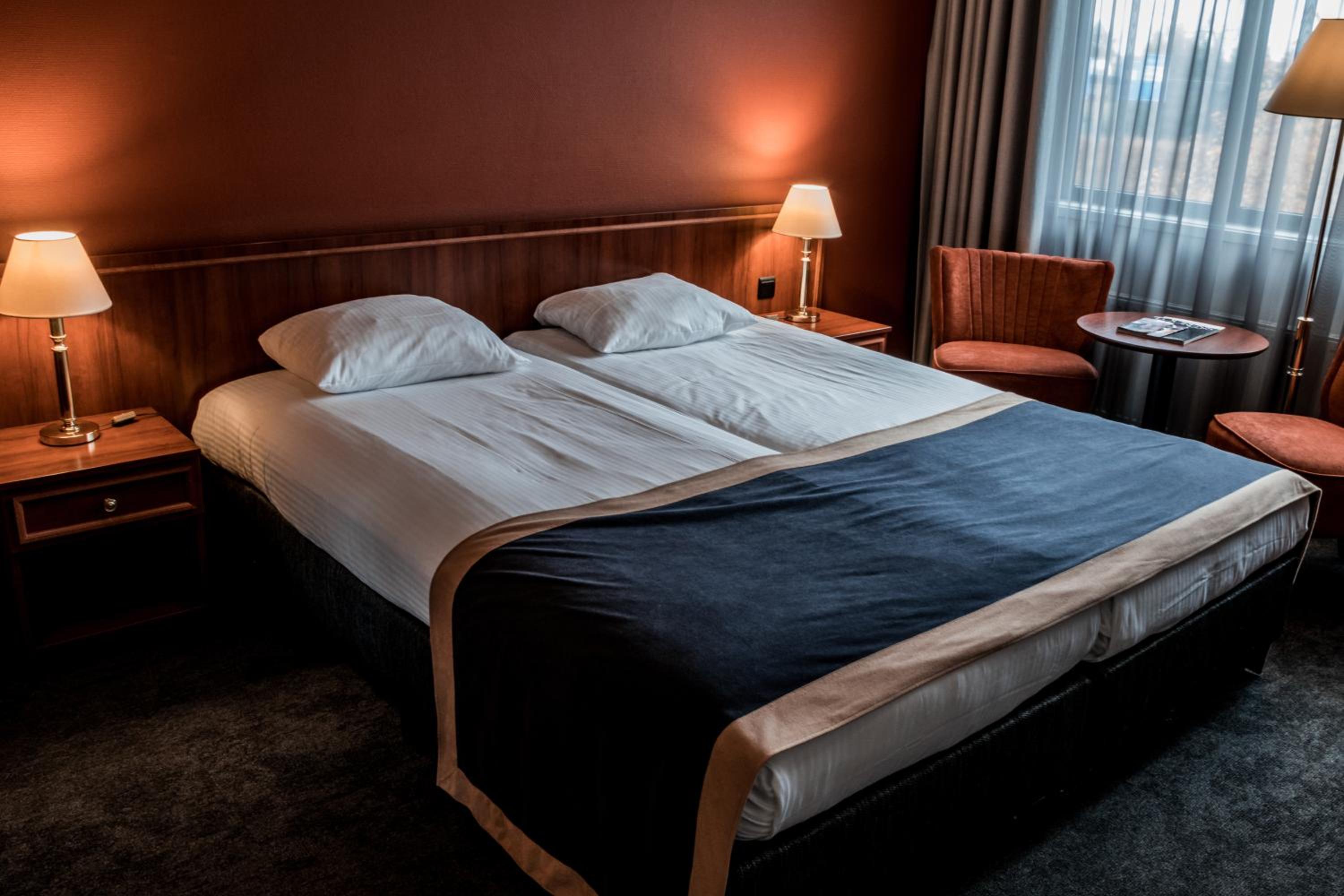 Standard Twin Room - Photo 4