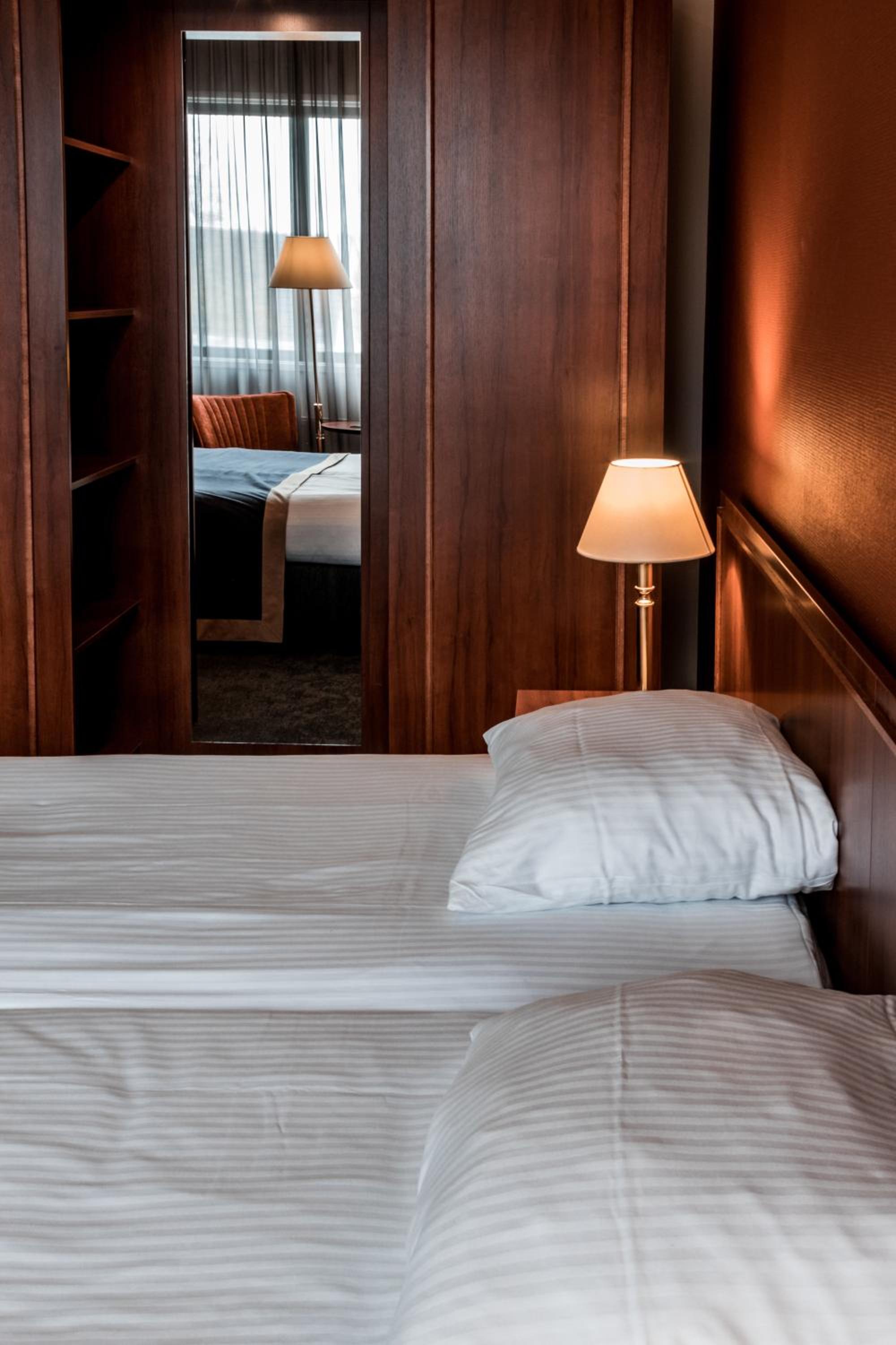 Standard Twin Room - Photo 3