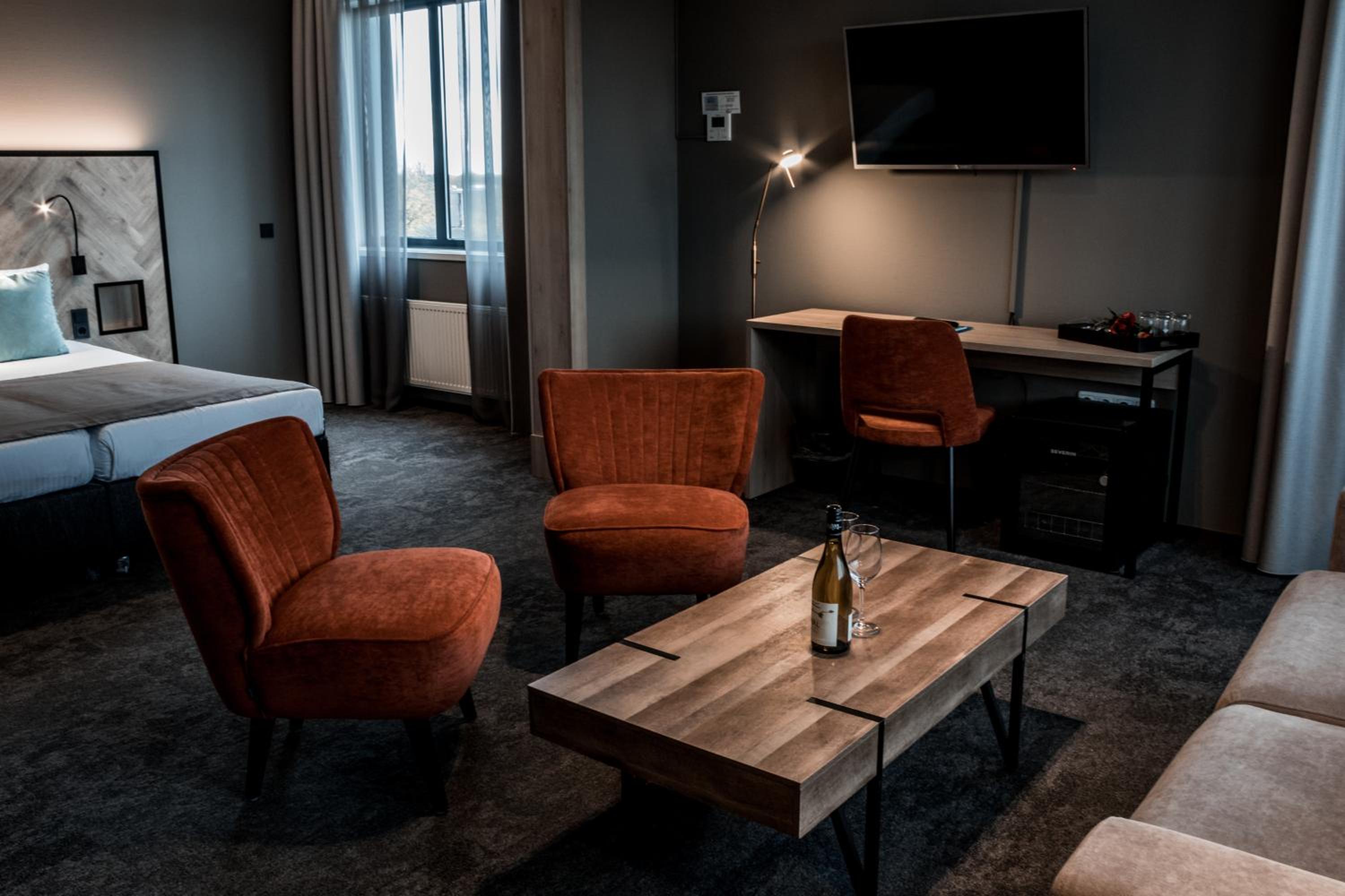 Suite - Photo 3