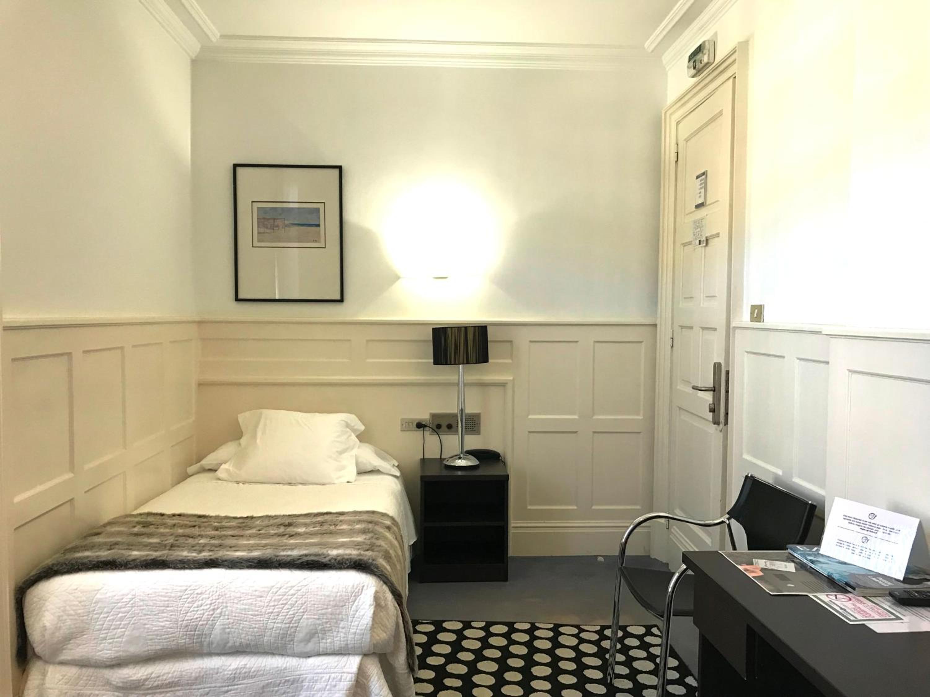 Single Room photo 3