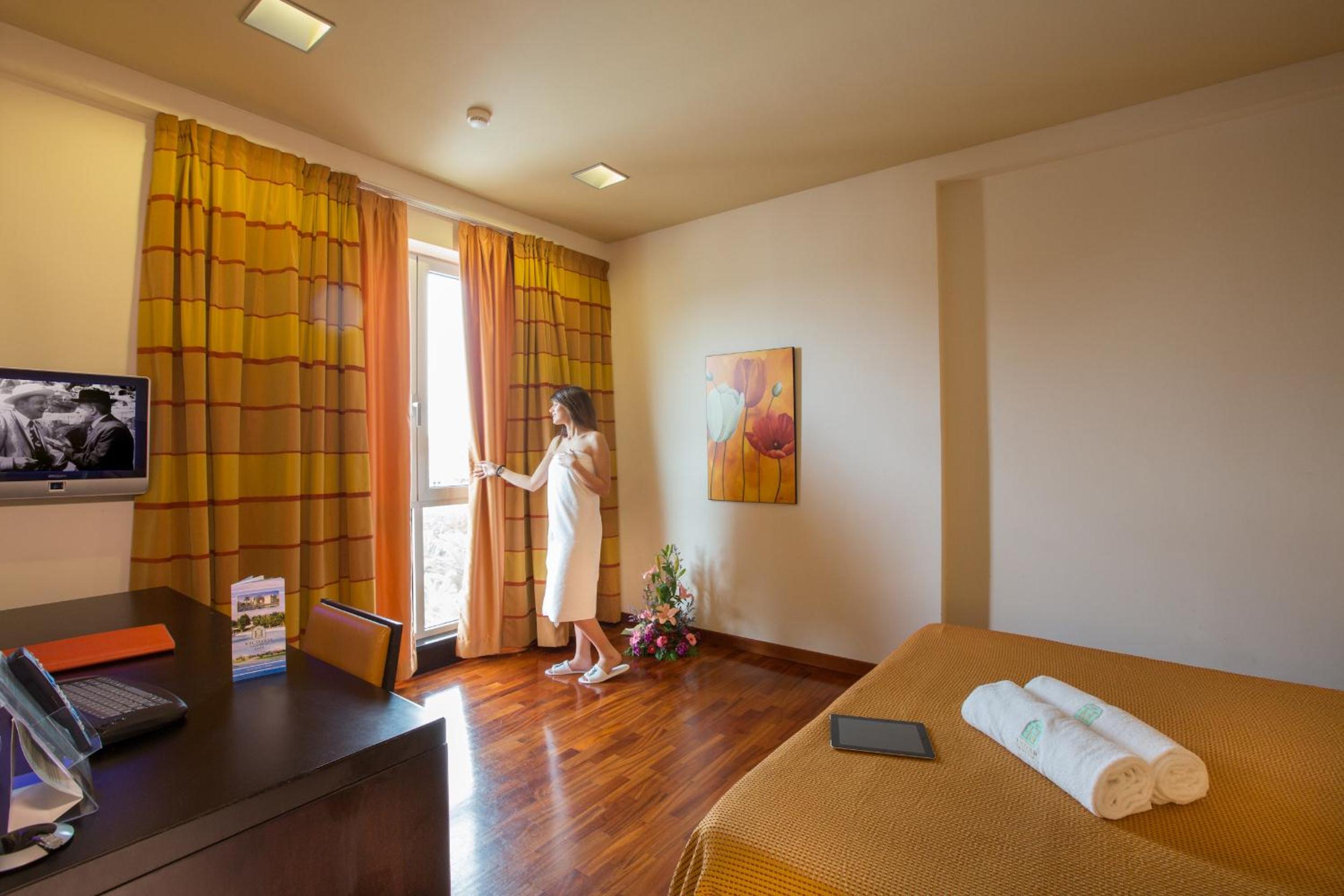 Double Room - Photo 11