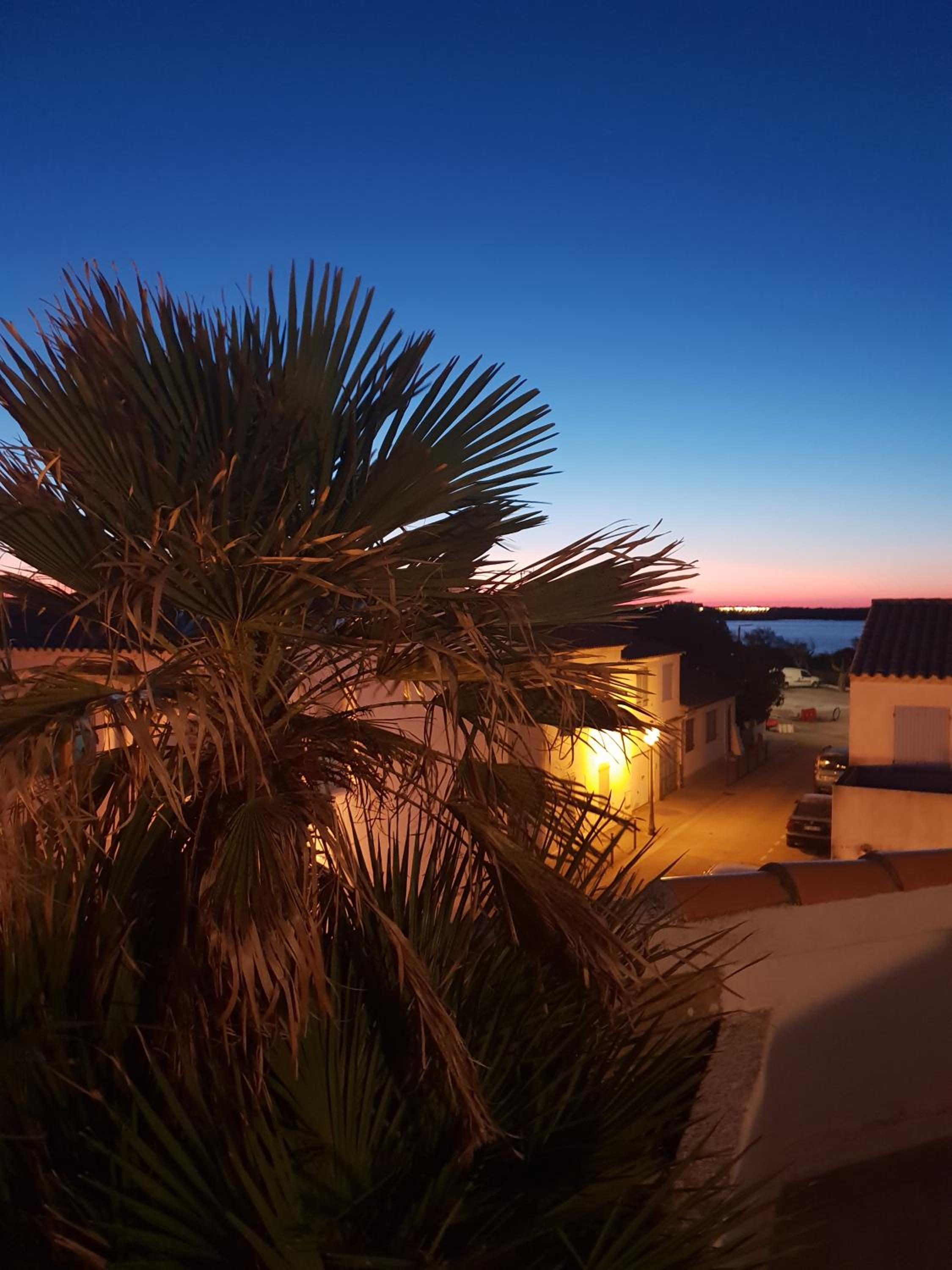 Comfort Double Room with Terrace or Balcony - Partial sea view - Photo 2
