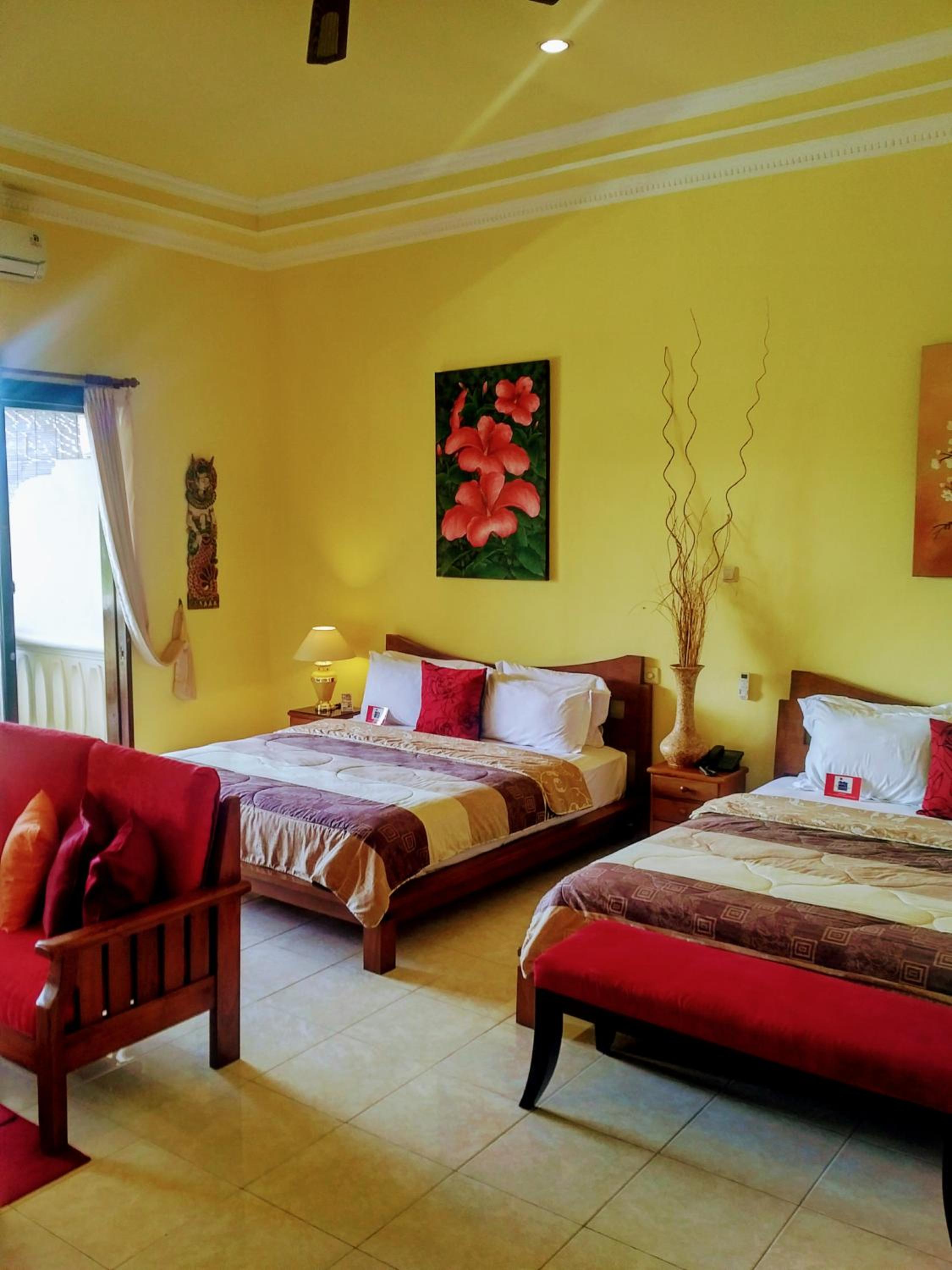 Deluxe Queen Room with Two Queen Beds - Photo 11