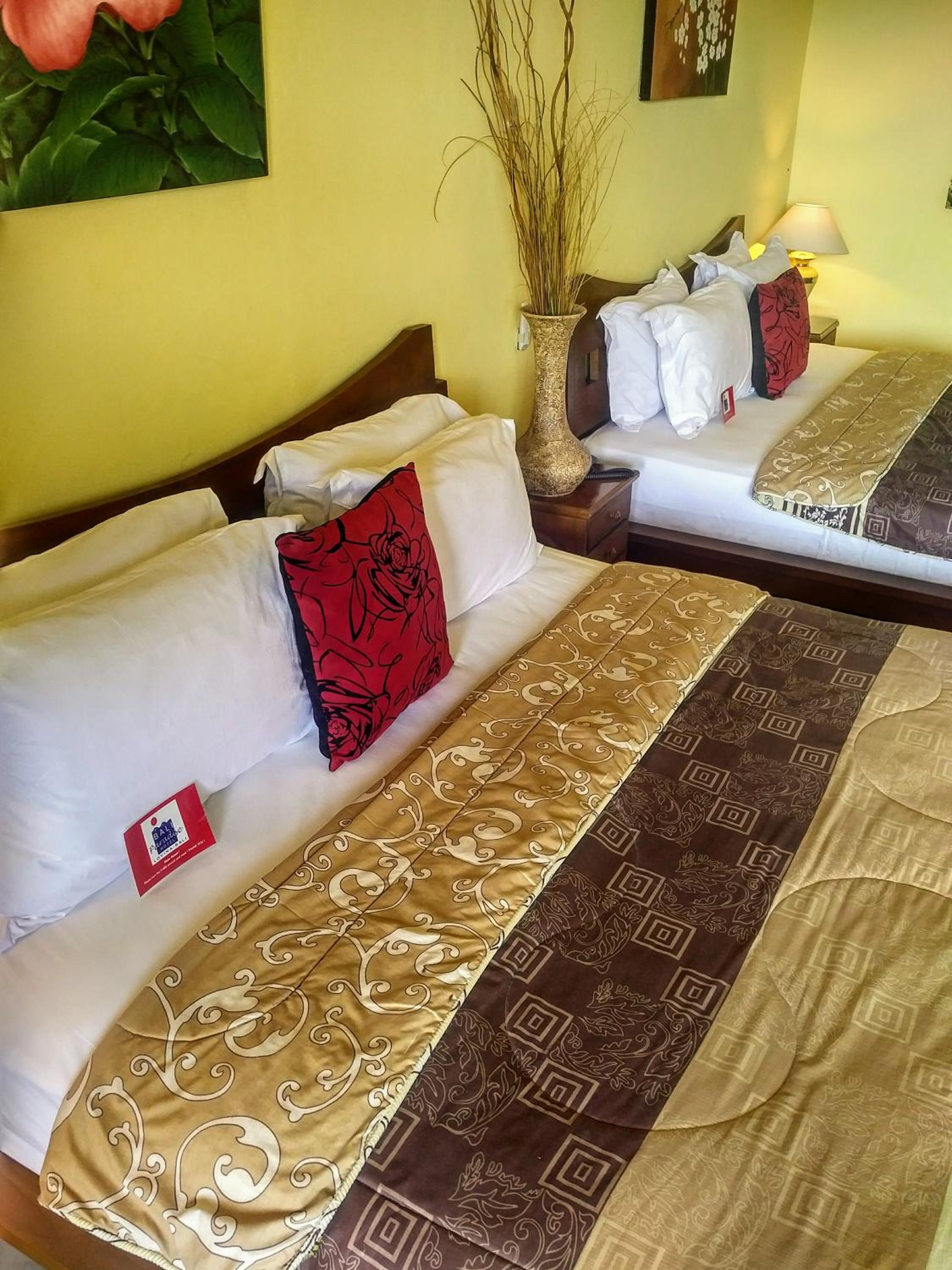 Deluxe Queen Room with Two Queen Beds - Photo 7