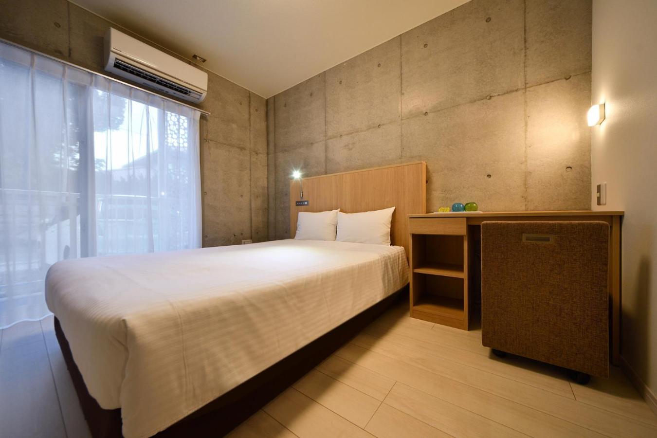 Double Room in Condo Bldg– Kitchen, Washer & Lounge Access