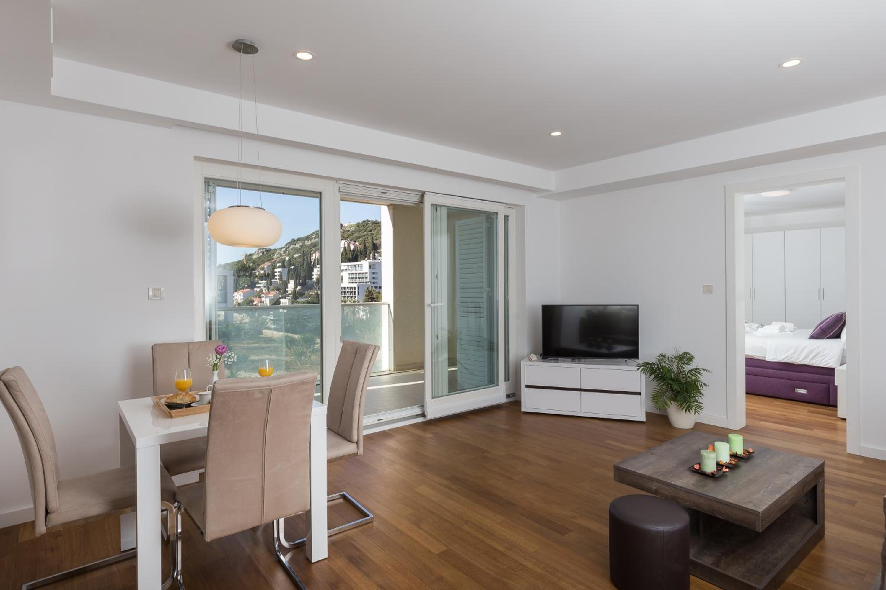 Comfort One-Bedroom Apartment with Balcony and Partial Sea View