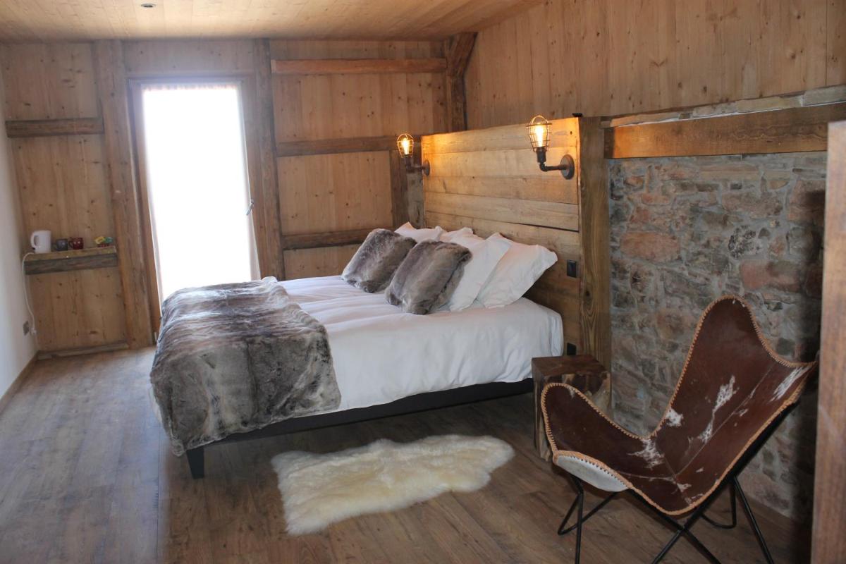 Double or Twin Room with Mountain View photo 2