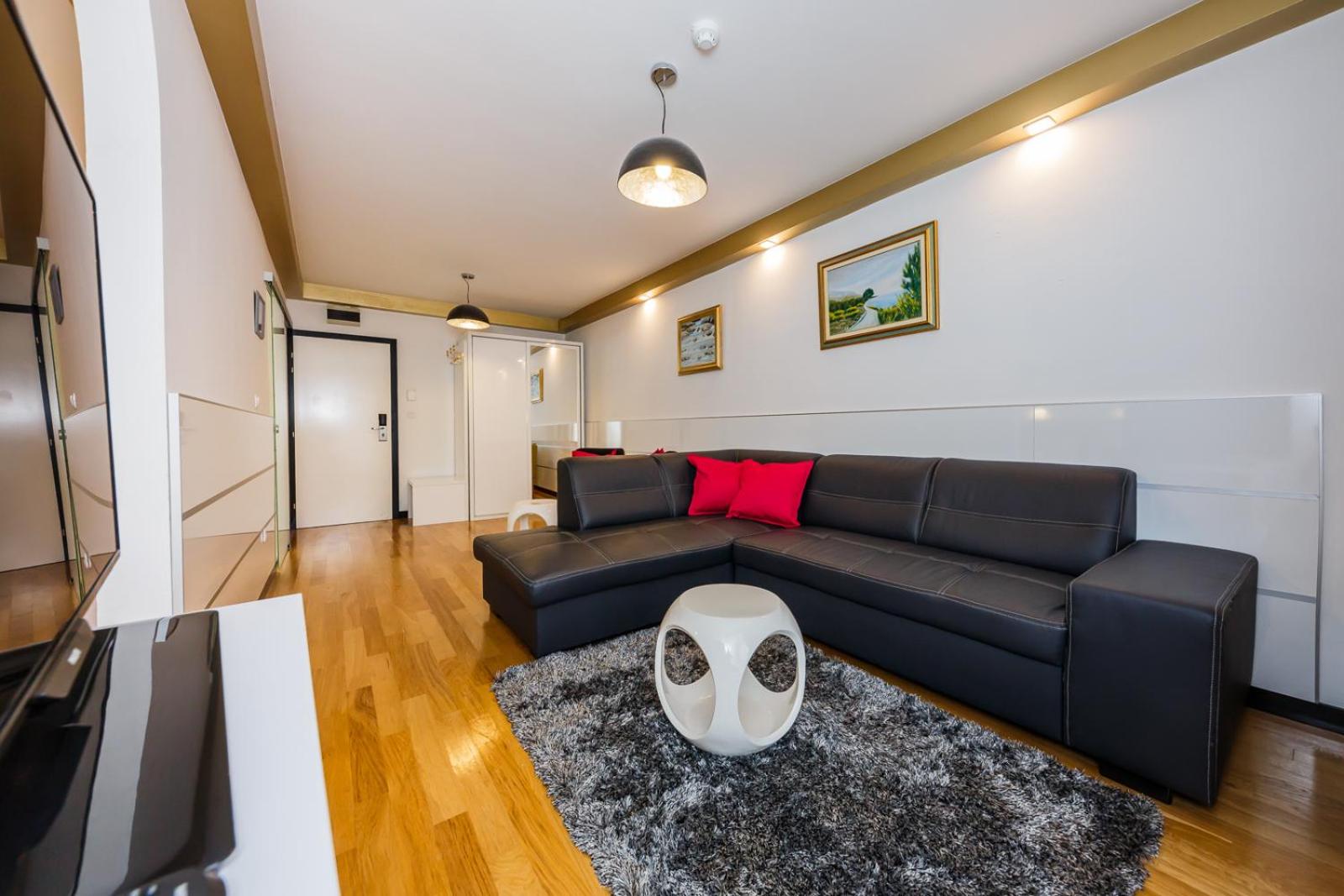 One-Bedroom Apartment - Photo 8