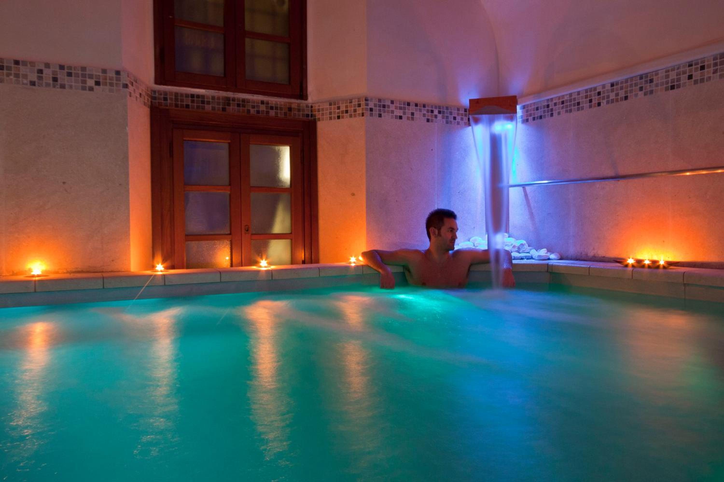 Double Room with Spa Access photo 2