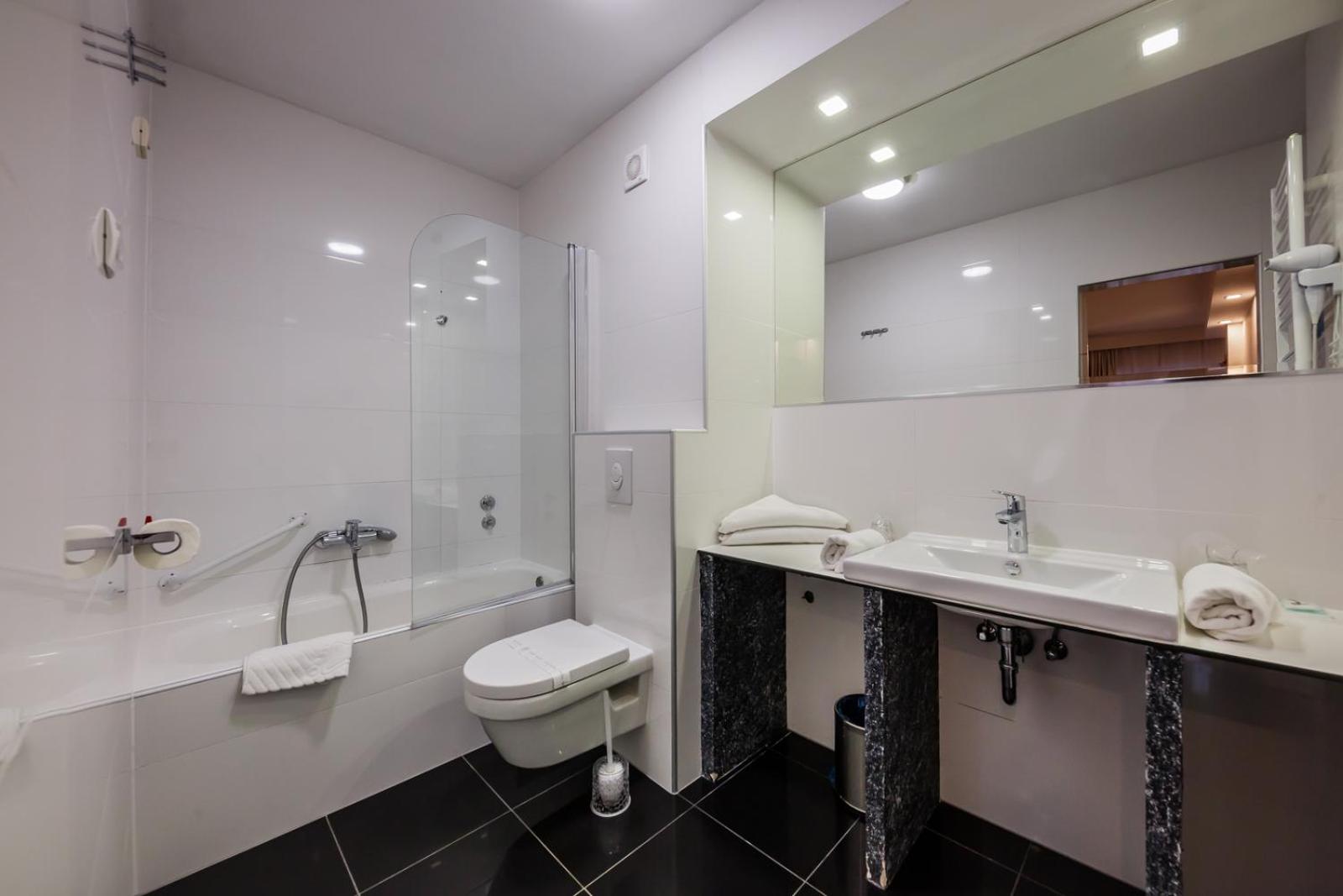 One-Bedroom Apartment - Photo 4