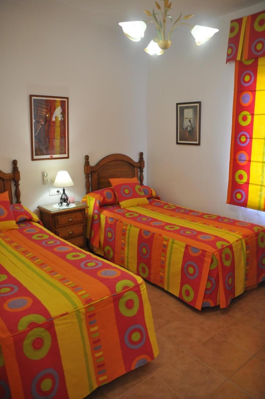 Twin Room with Private External Bathroom photo 2