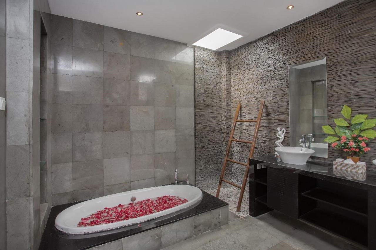 Villa with Private Pool - Photo 31