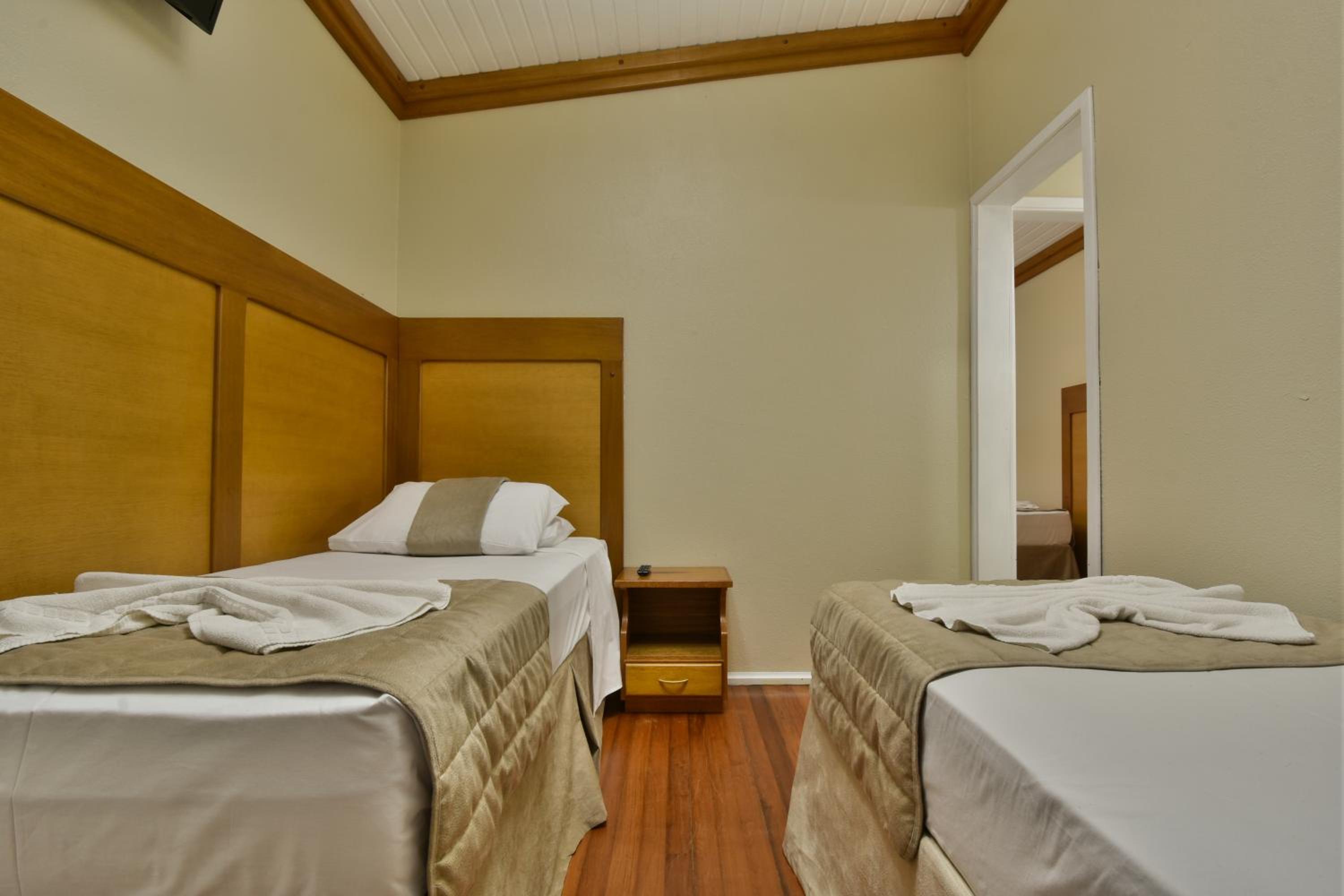 Quintuple Room